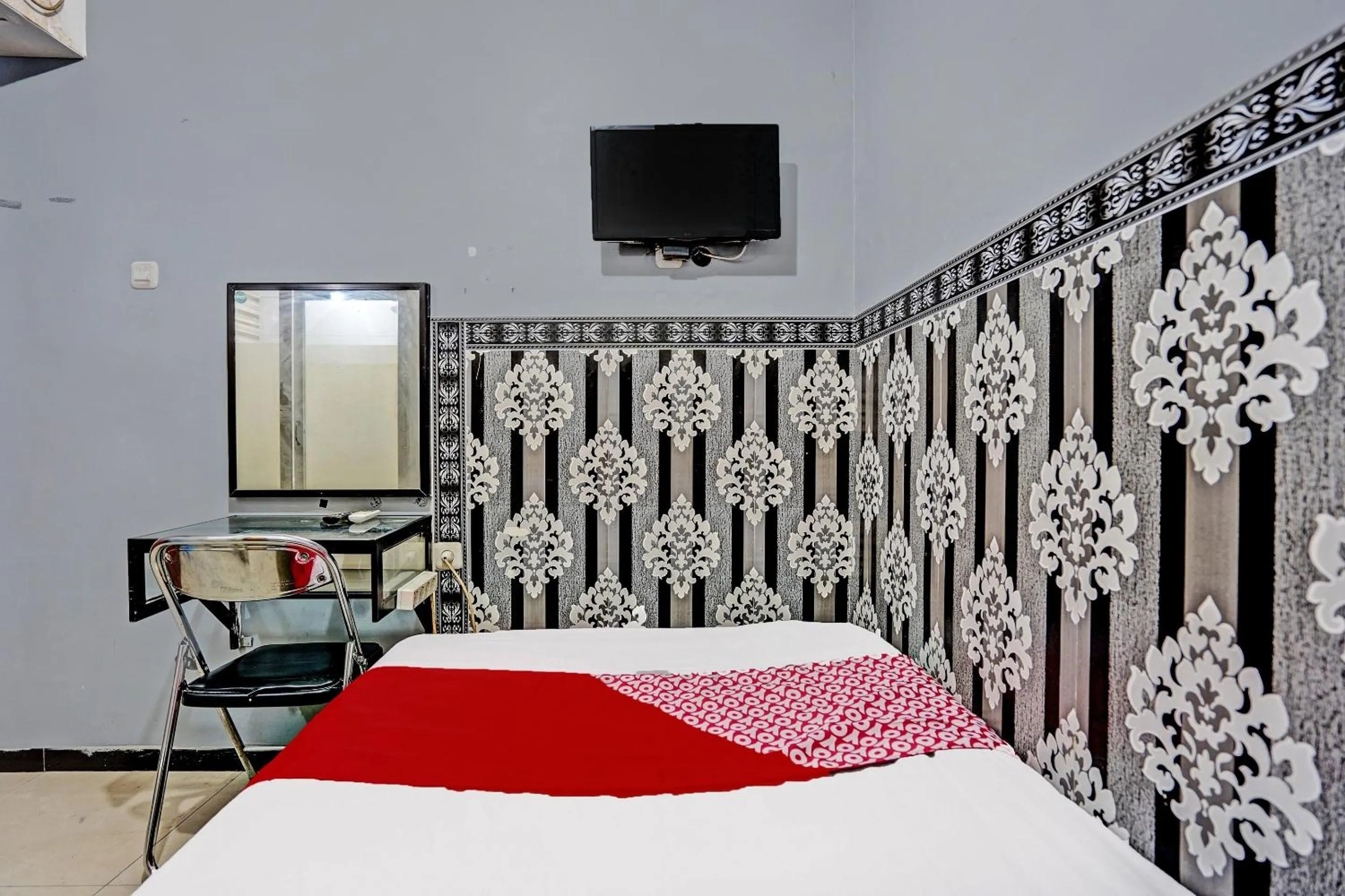 Bedroom, Bed in OYO 91126 Kertajaya Residence Surabaya