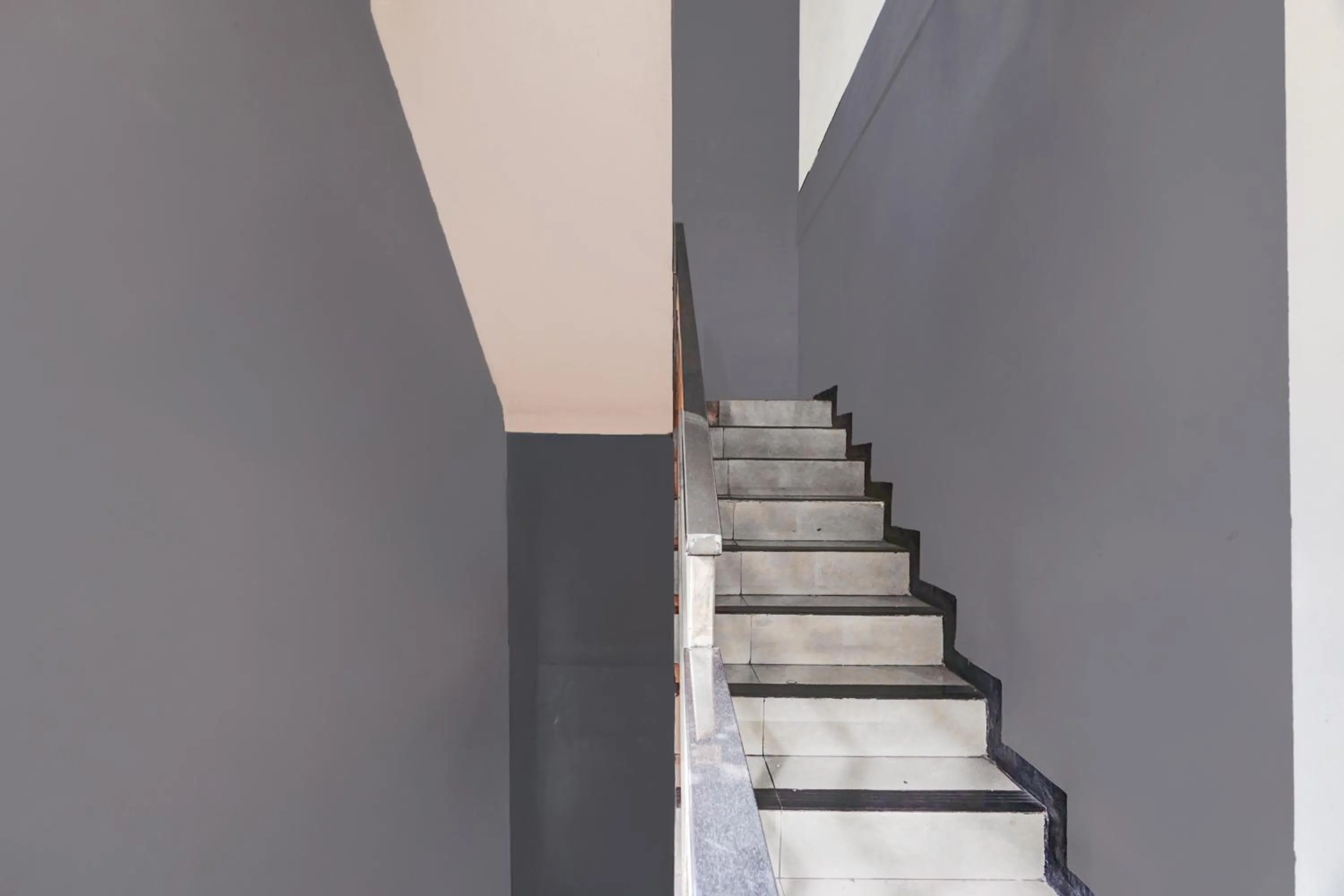 Lobby or reception in Hotel O Surabaya near Universitas Airlangga formerly Kertajaya Residence Surabaya