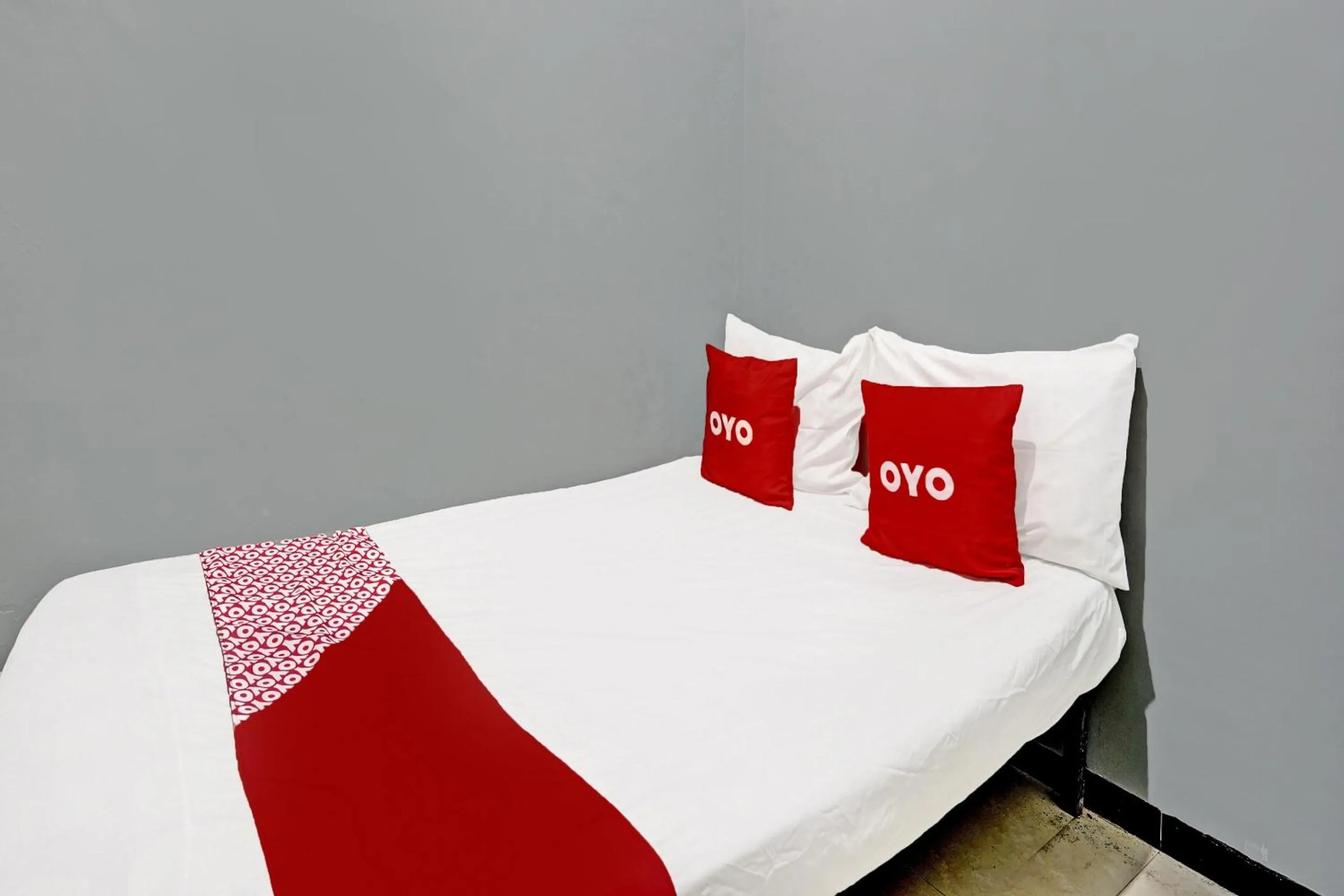 Bedroom, Bed in OYO 91126 Kertajaya Residence Surabaya
