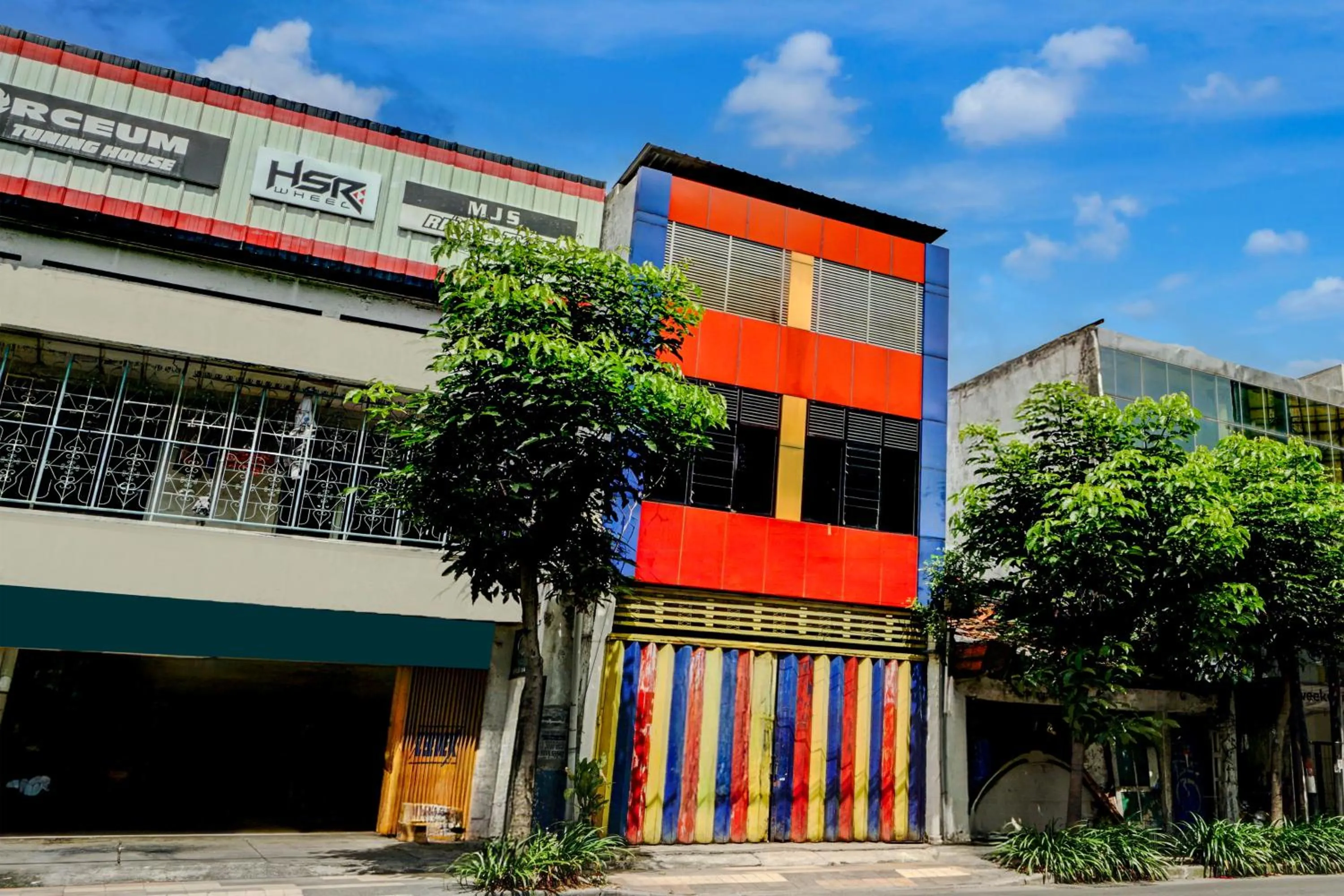 Property building in Hotel O Surabaya near Universitas Airlangga formerly Kertajaya Residence Surabaya