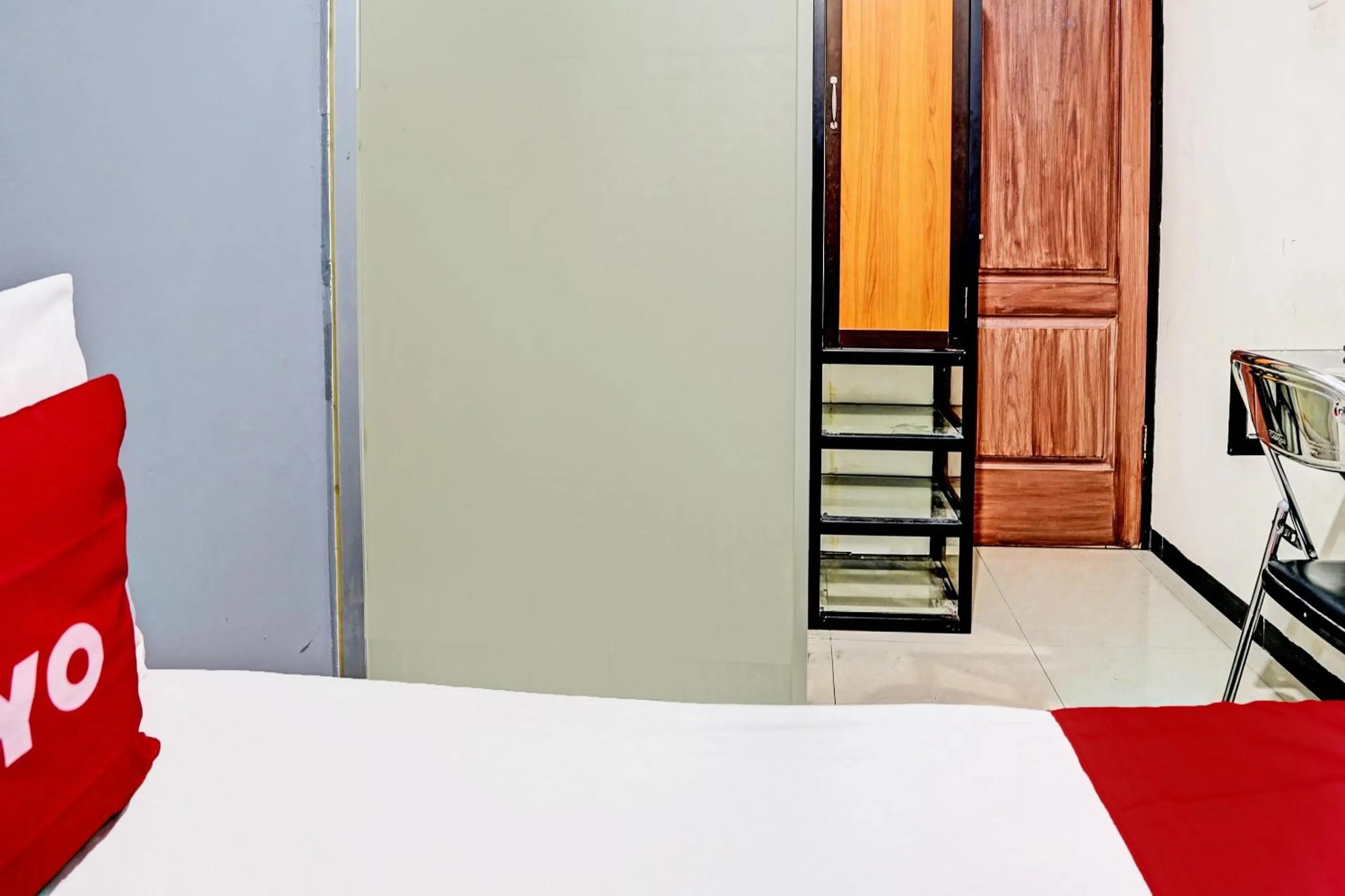 Bedroom, Bed in OYO 91126 Kertajaya Residence Surabaya