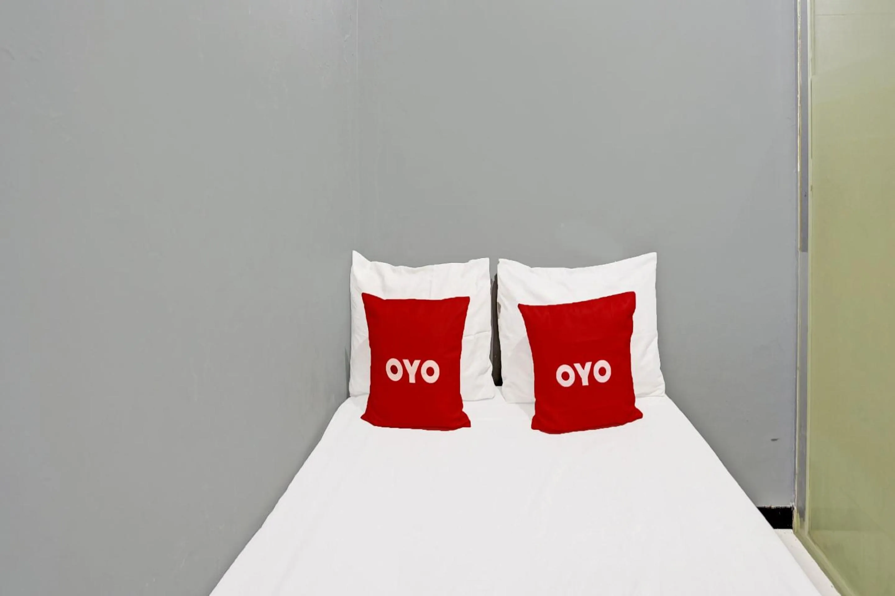 Bedroom, Bed in OYO 91126 Kertajaya Residence Surabaya