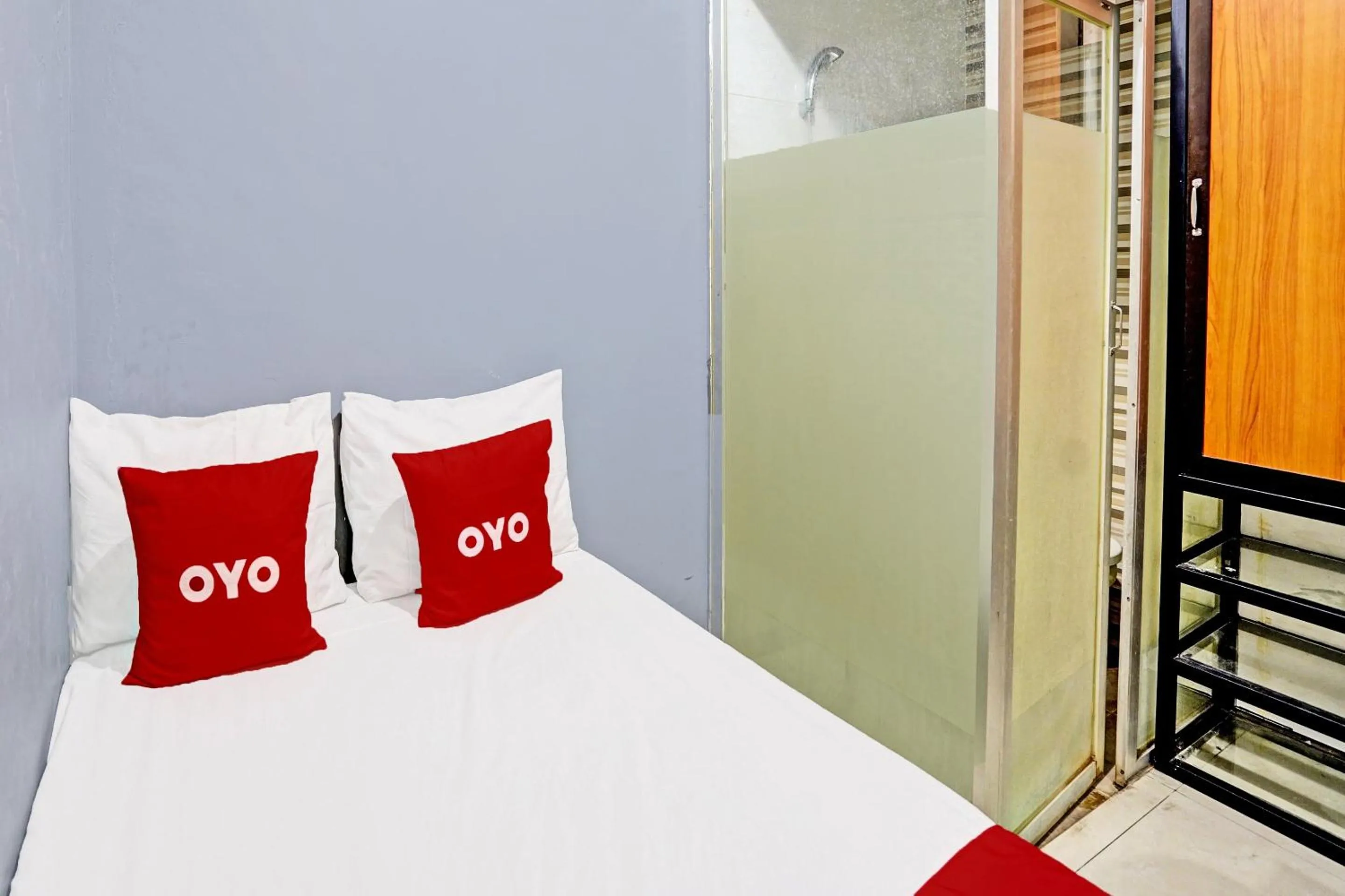 Bedroom, Bed in OYO 91126 Kertajaya Residence Surabaya