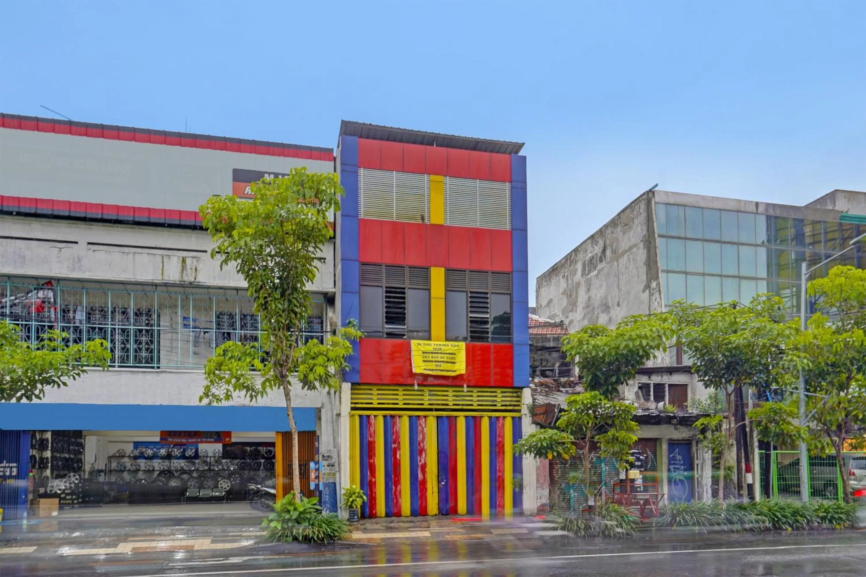 Facade/entrance in OYO 91126 Kertajaya Residence Surabaya