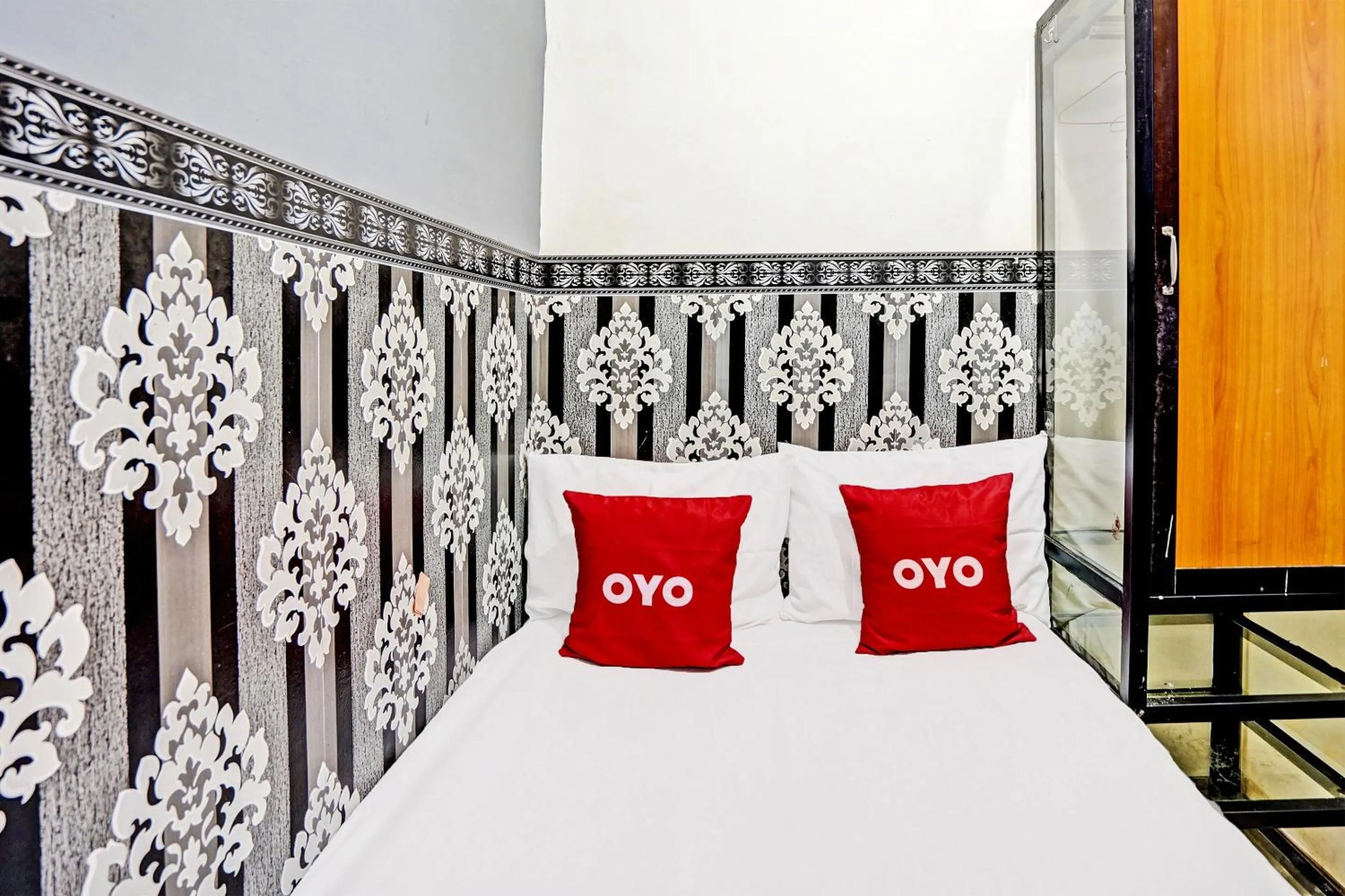 Bedroom, Bed in OYO 91126 Kertajaya Residence Surabaya