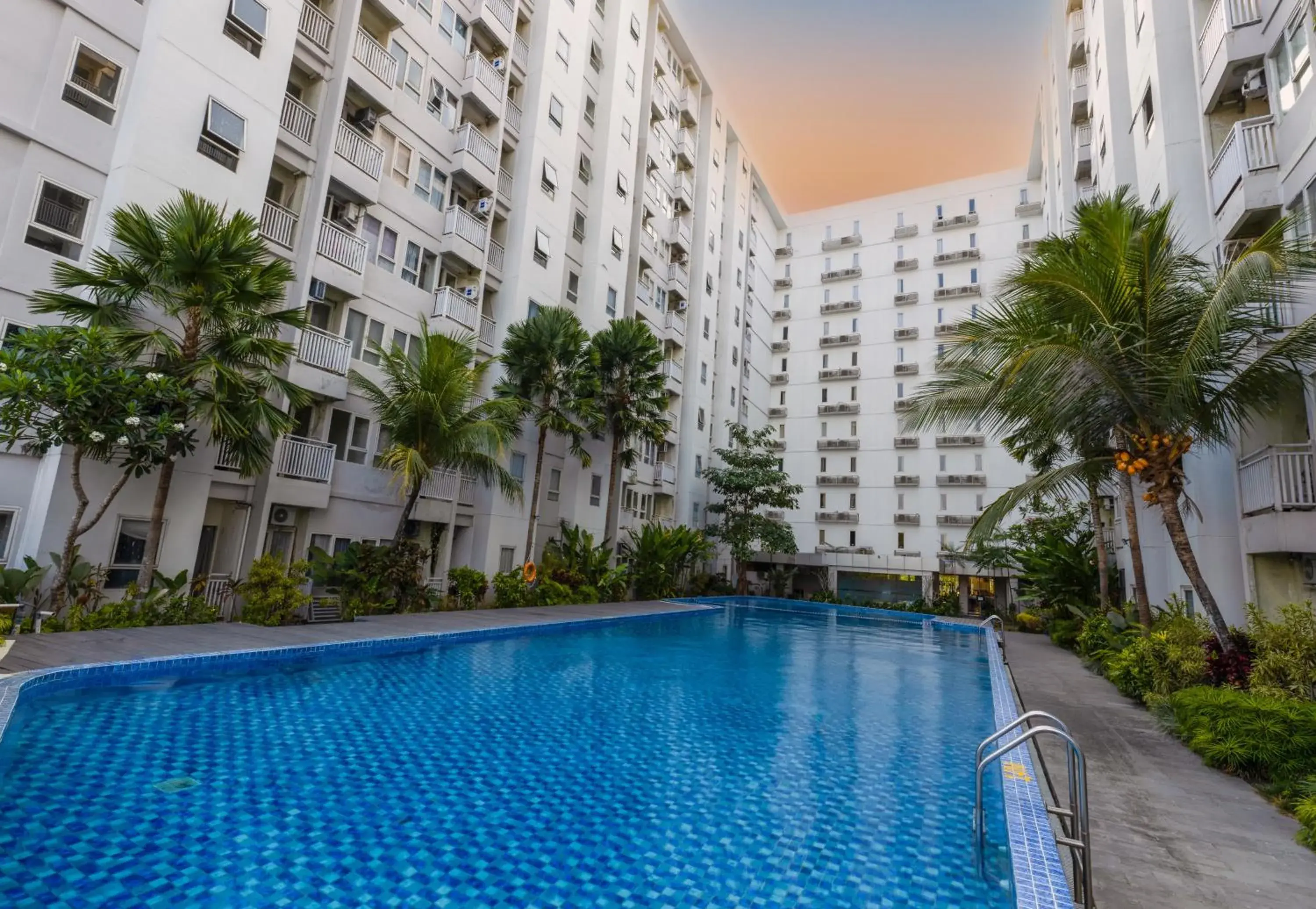 Swimming pool in Next Hotel Yogyakarta Swimming pool in Next Hotel Yogyakarta