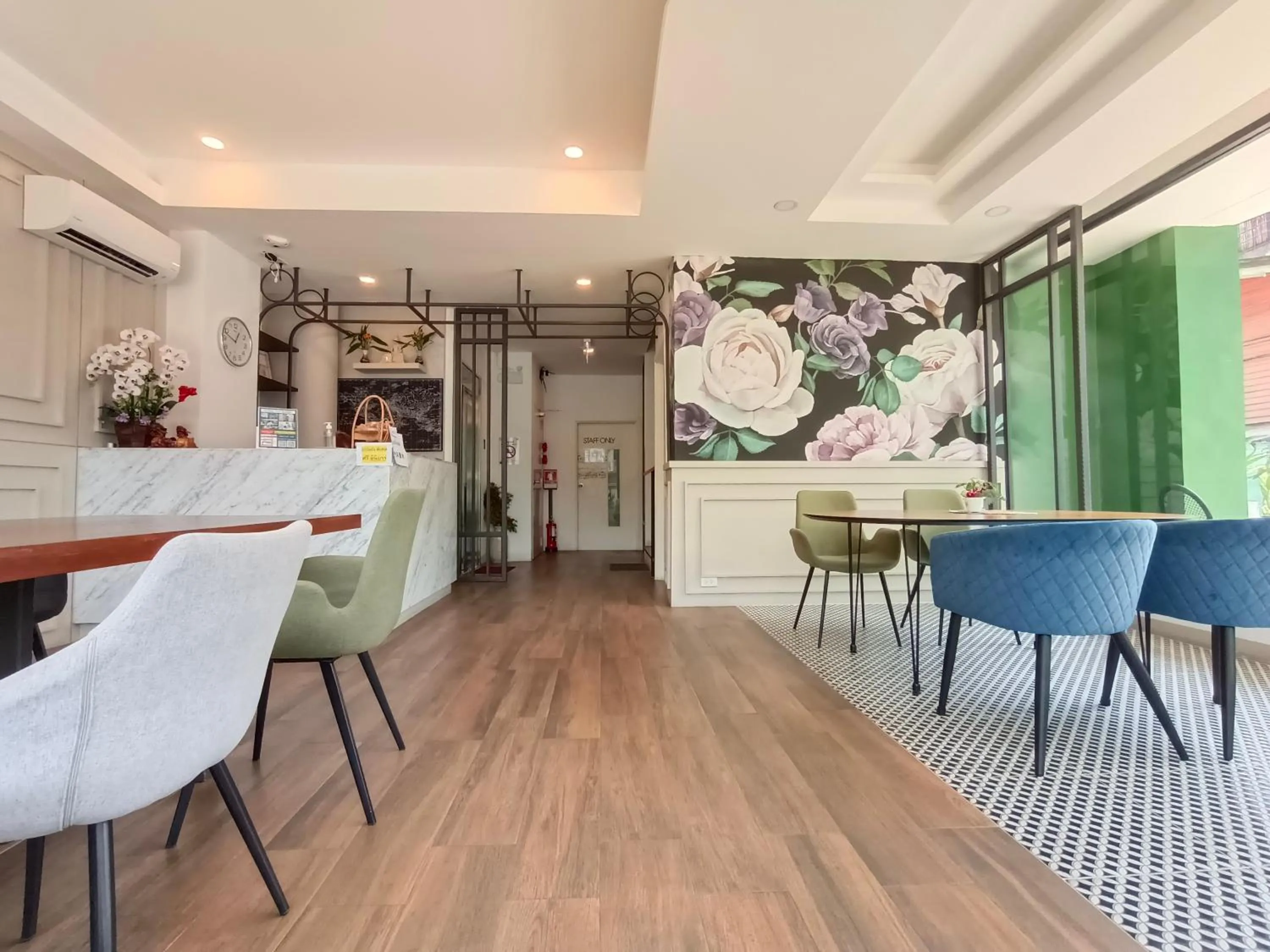 Seating area in VIVA LA VIDA HOTEL