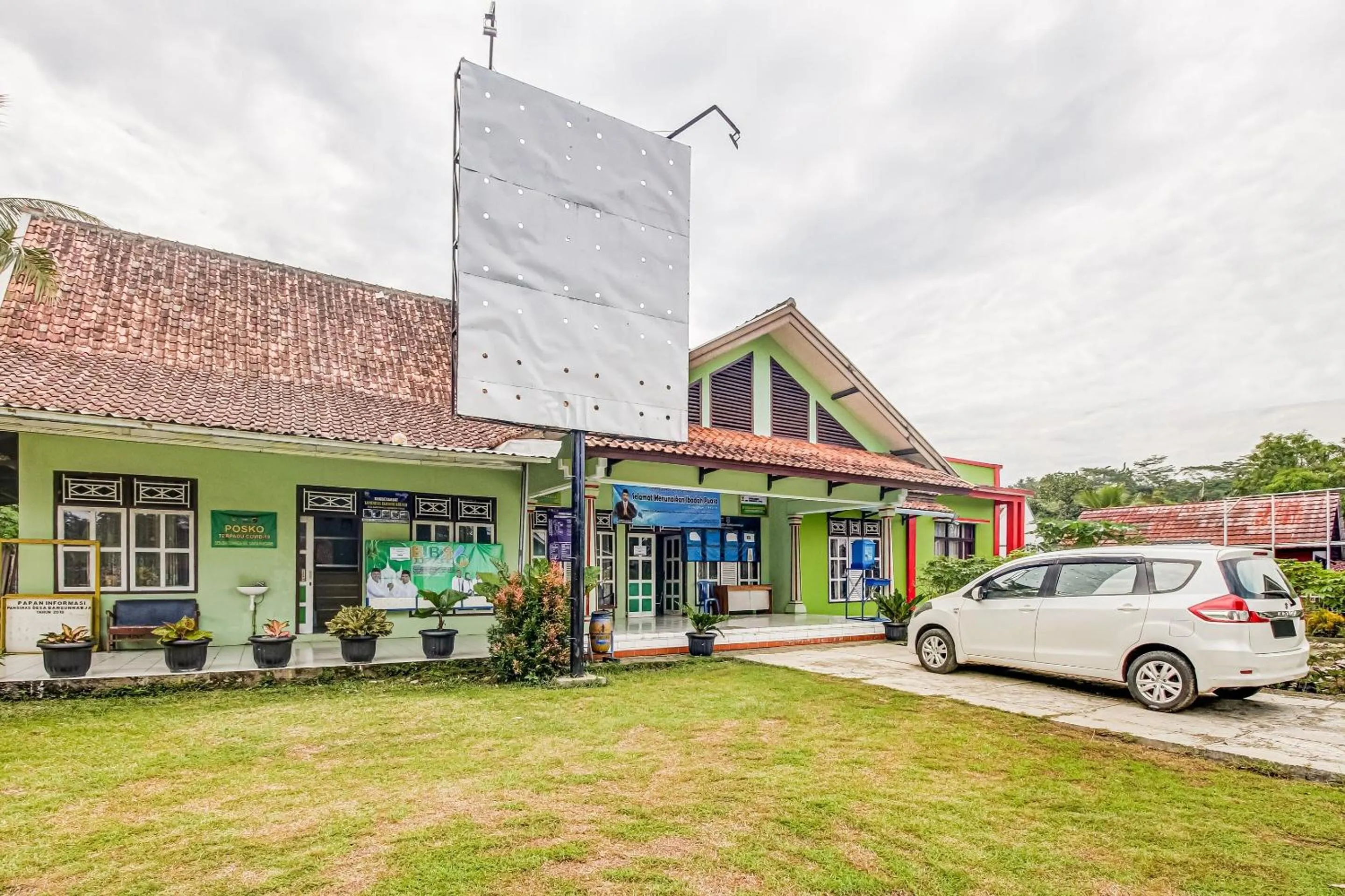 Facade/entrance in Hotel O Desa Wisata Bangunharja