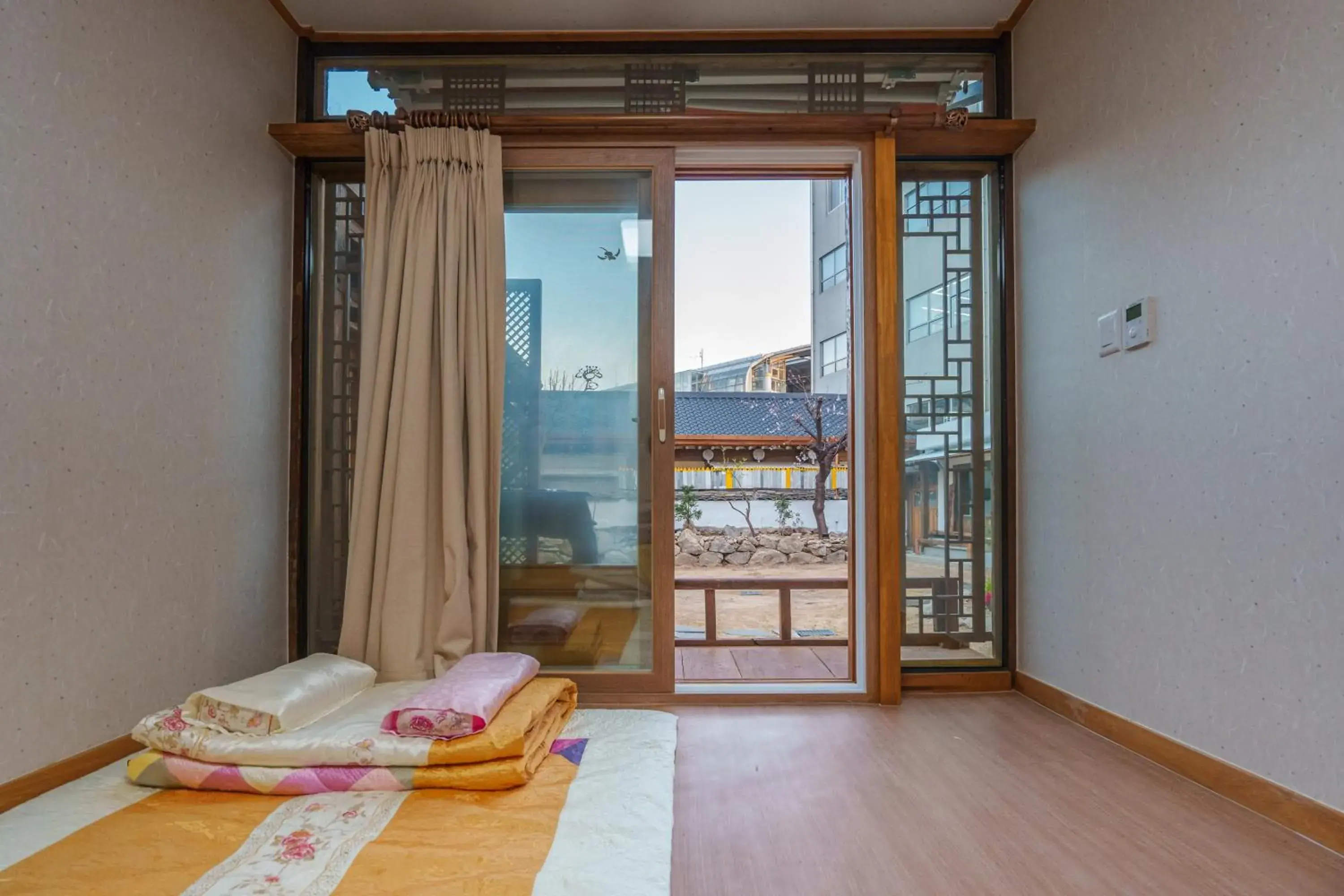 Korean Style Standard Ondol Room in Aega Hanok Guesthouse Korean Style Standard Ondol Room in Aega Hanok Guesthouse