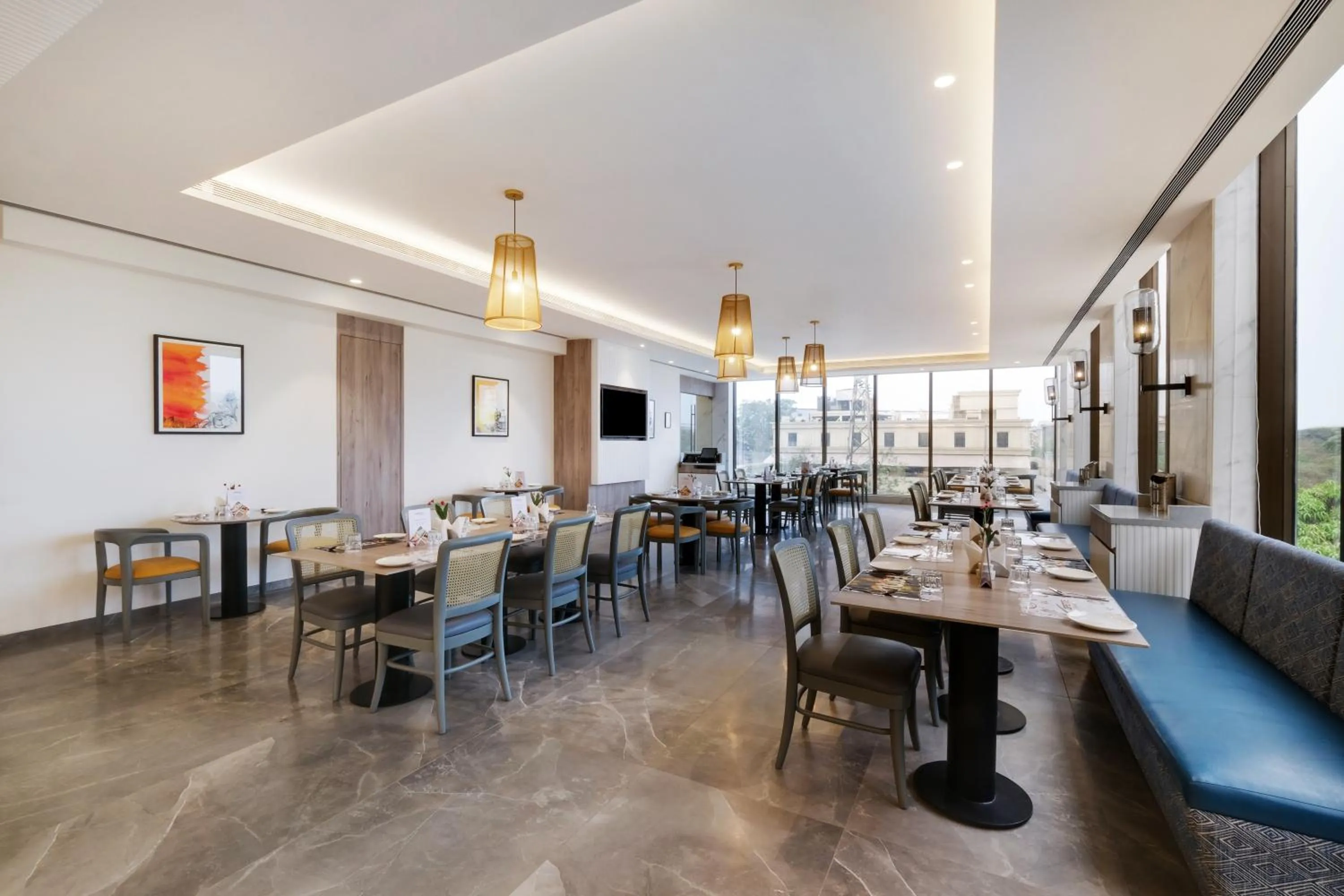 Restaurant/places to eat in 7 Apple Hotel Mahape, Navi Mumbai