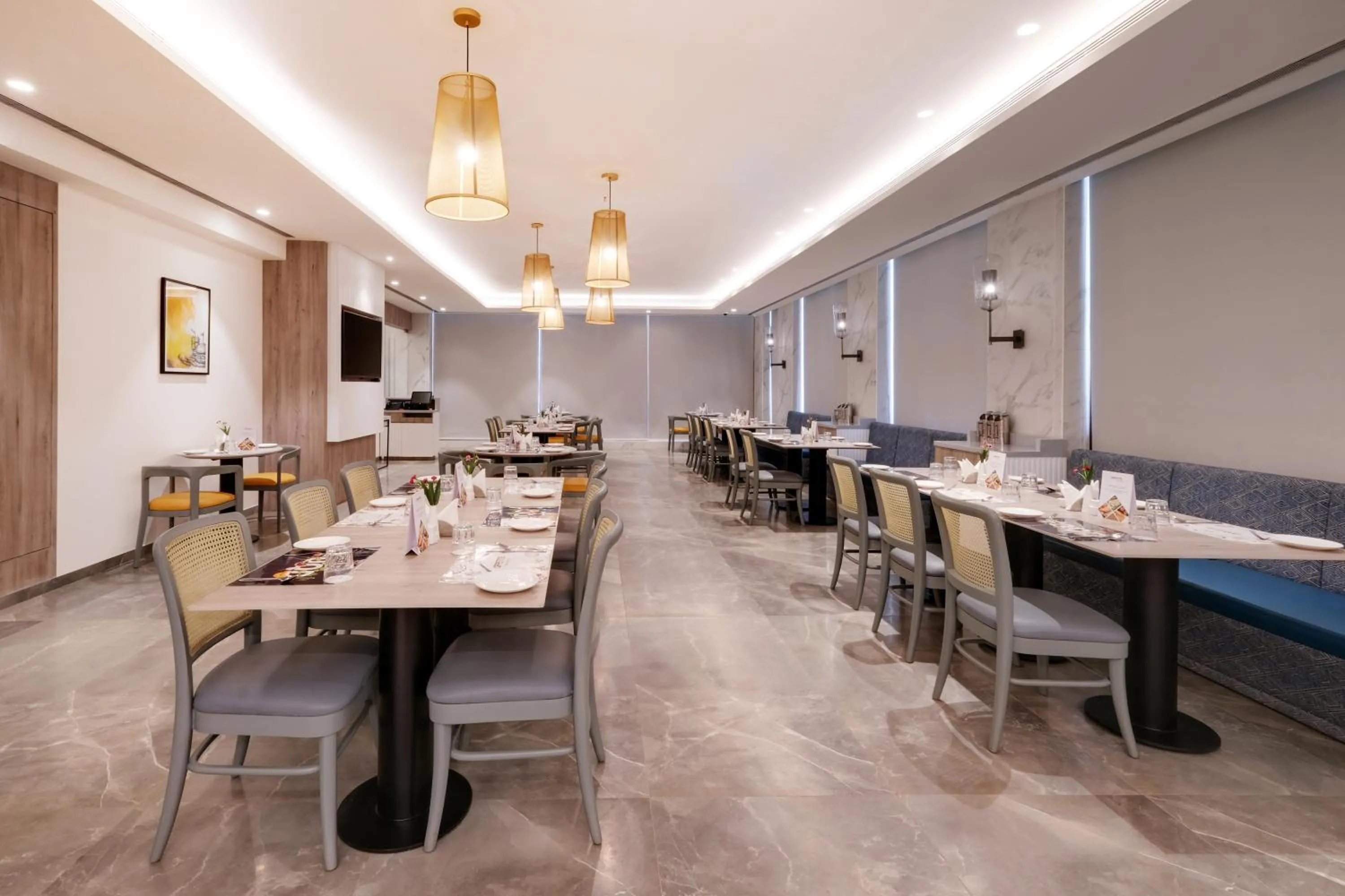 Restaurant/places to eat in 7 Apple Hotel Mahape, Navi Mumbai