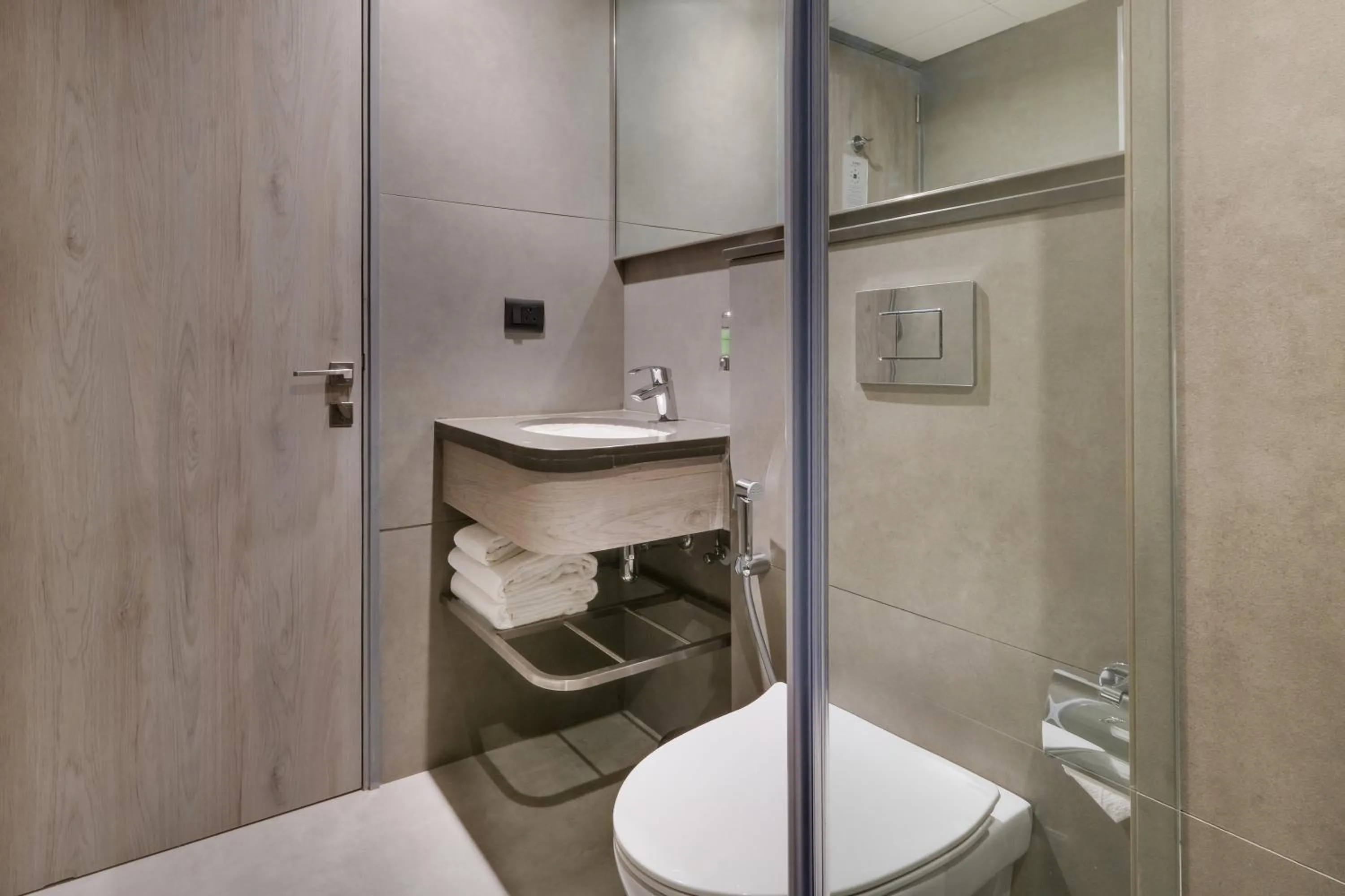 Shower in 7 Apple Hotel Mahape, Navi Mumbai