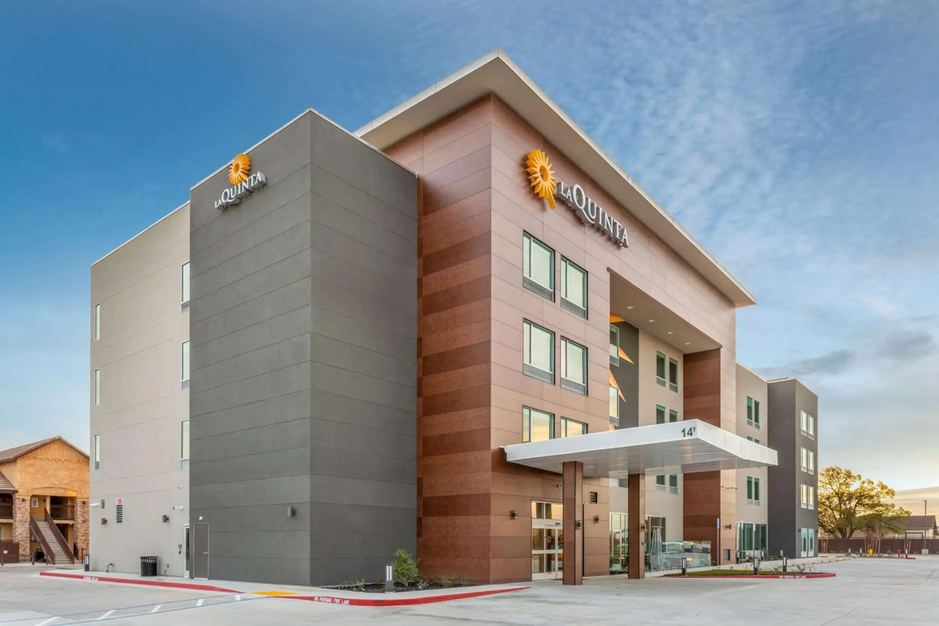 Property building in La Quinta Inn & Suites by Wyndham Galt Lodi North Property building in La Quinta Inn & Suites by Wyndham Galt Lodi North