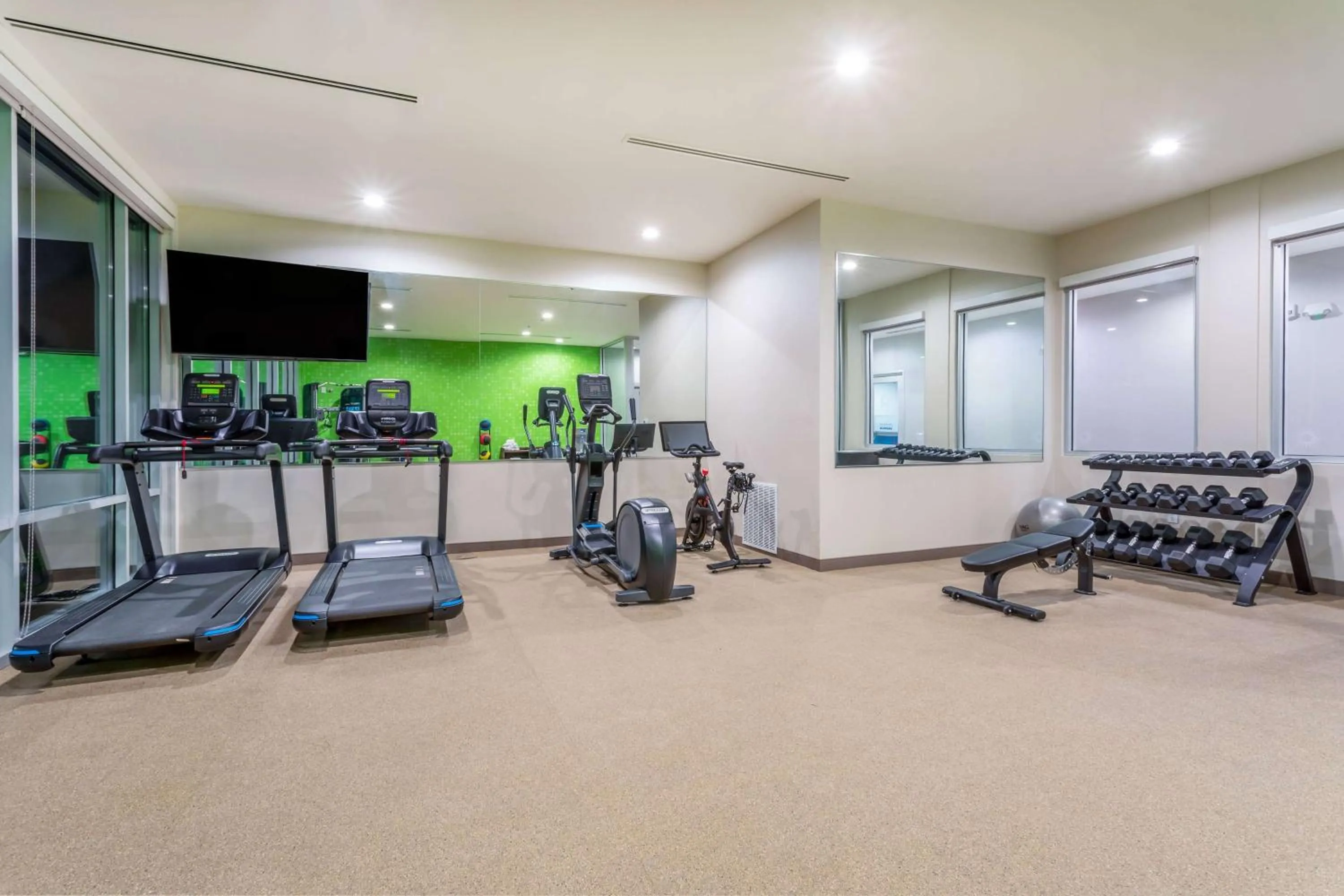 Fitness centre/facilities in La Quinta Inn & Suites by Wyndham Galt Lodi North
