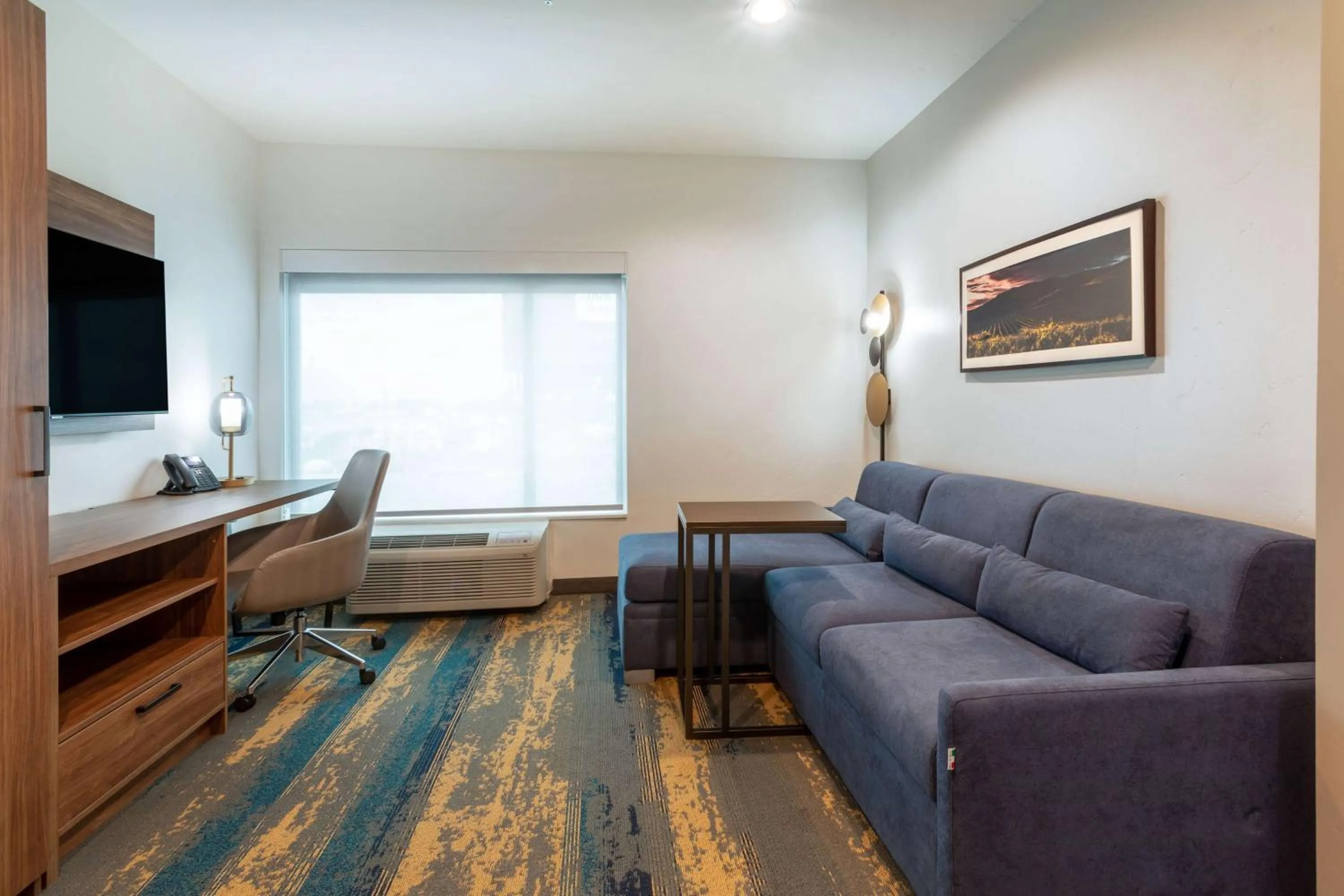 Photo of the whole room in La Quinta Inn & Suites by Wyndham Galt Lodi North