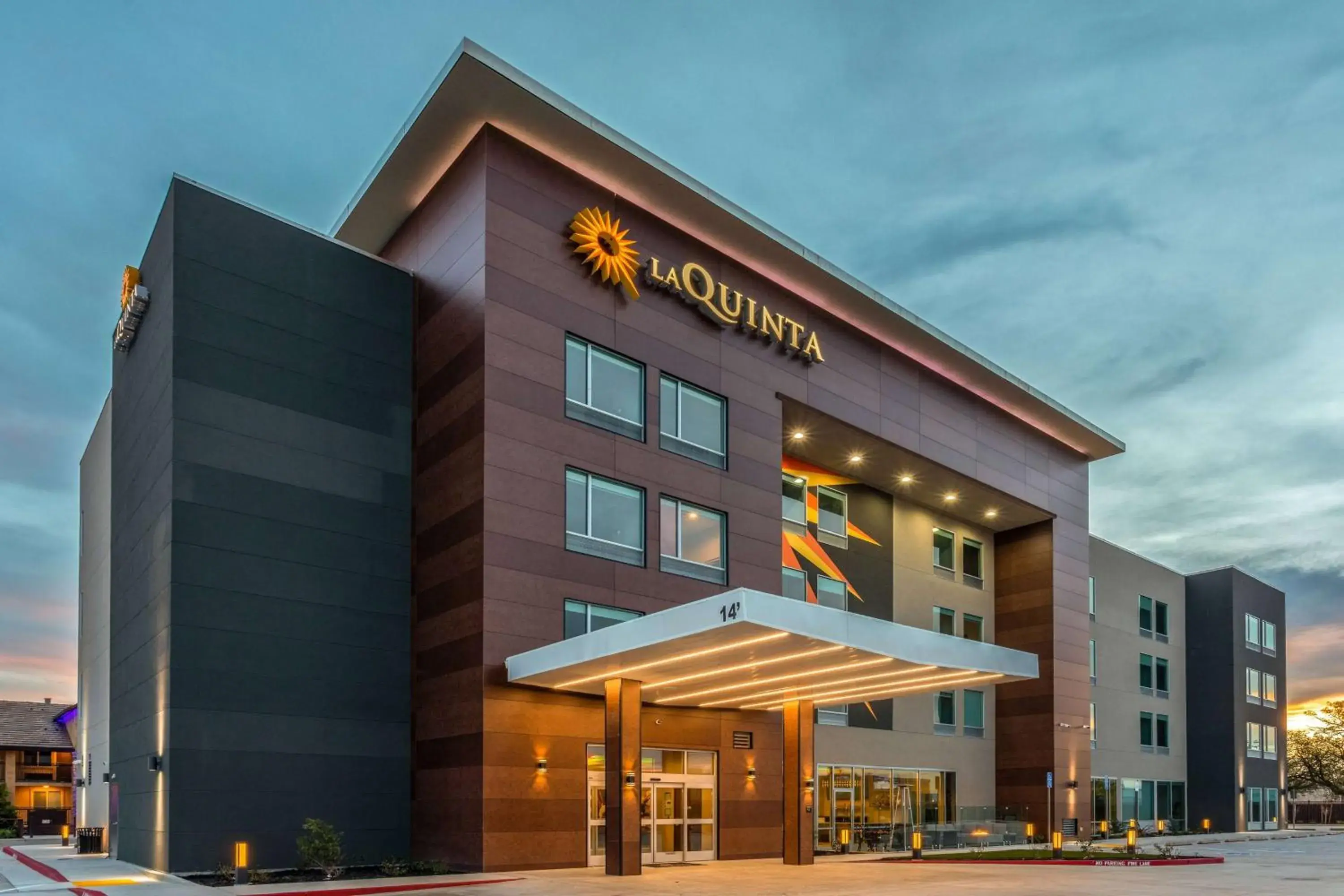 Property building in La Quinta Inn & Suites by Wyndham Galt Lodi North Property building in La Quinta Inn & Suites by Wyndham Galt Lodi North