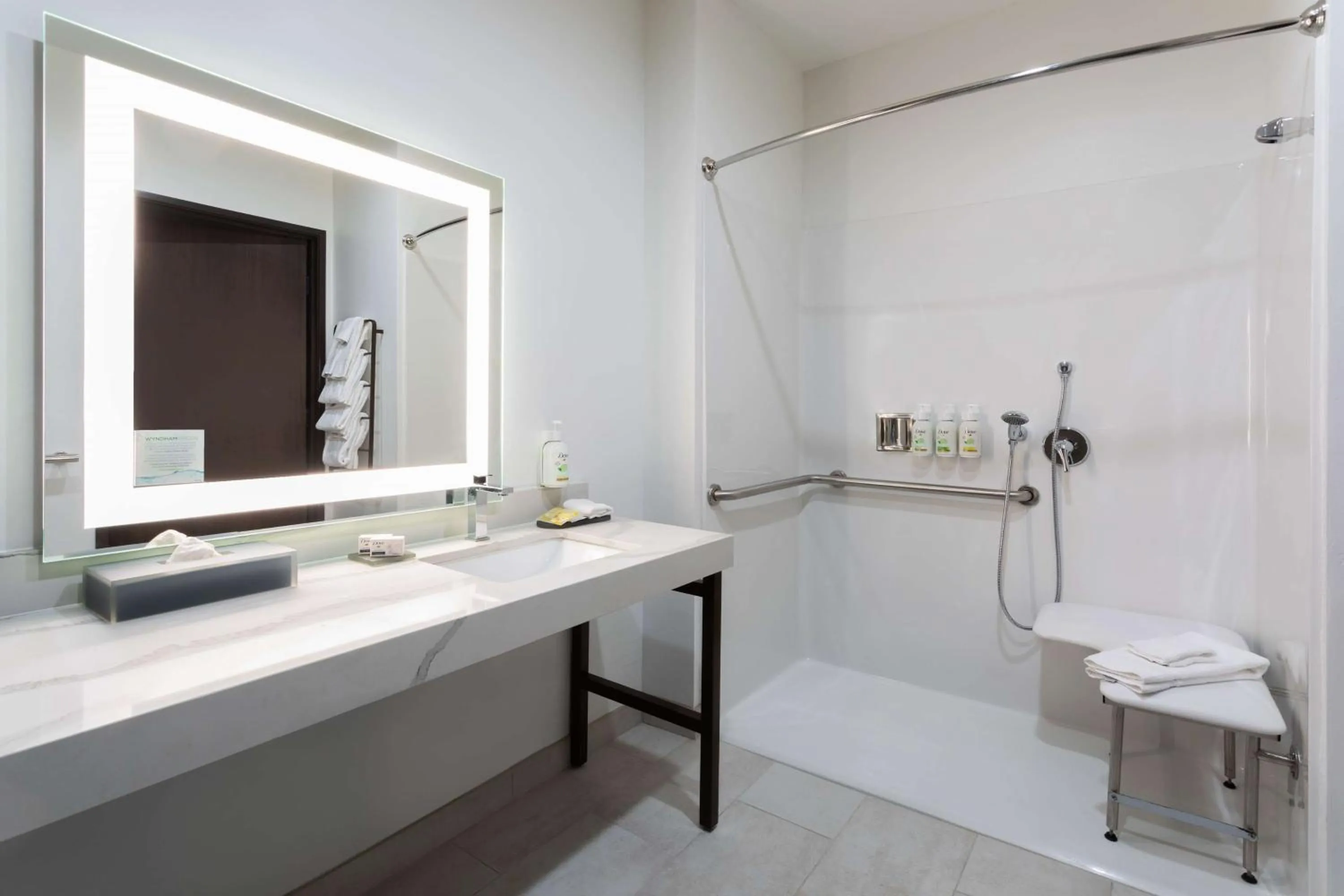 Bathroom in La Quinta Inn & Suites by Wyndham Galt Lodi North