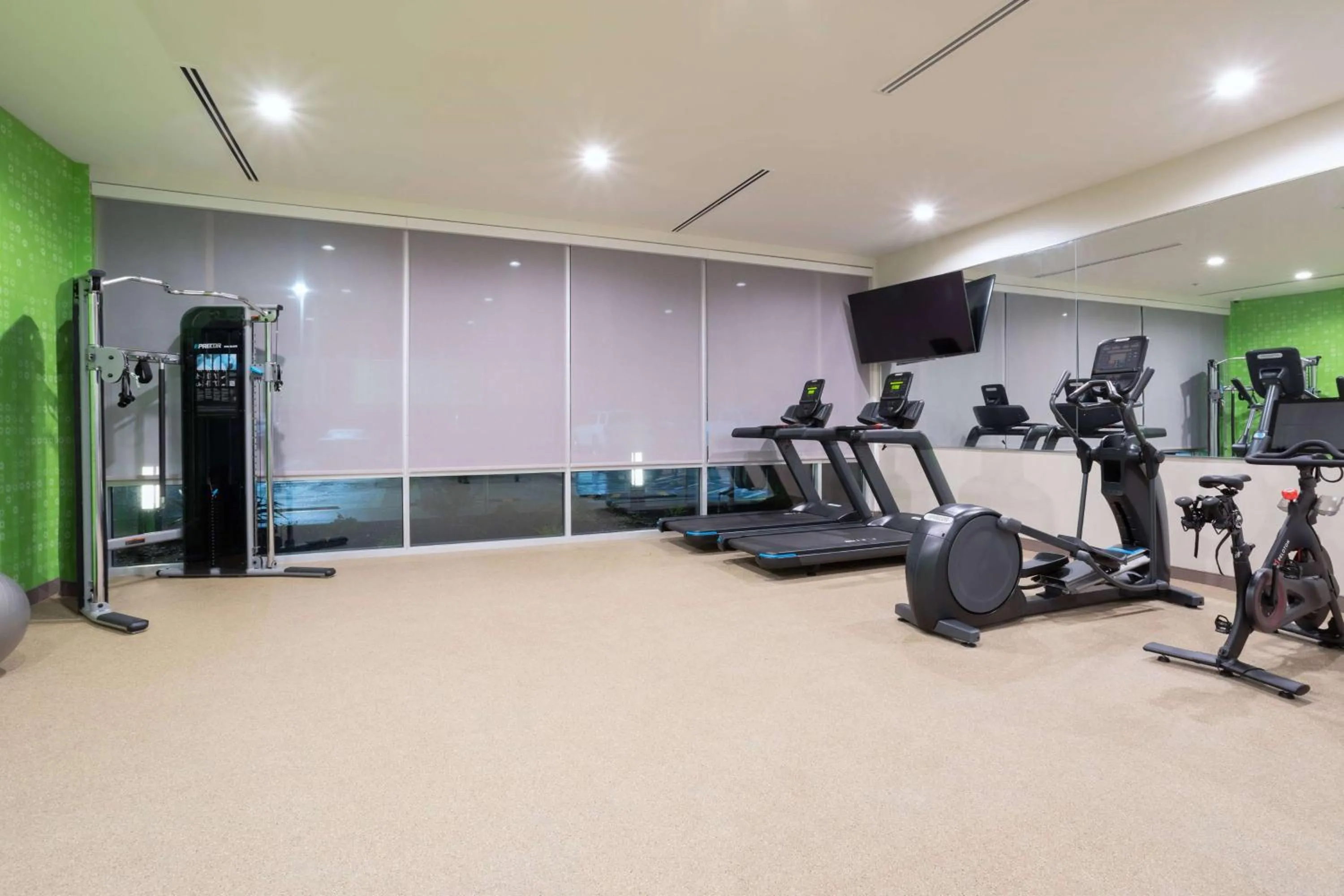 Fitness centre/facilities in La Quinta Inn & Suites by Wyndham Galt Lodi North