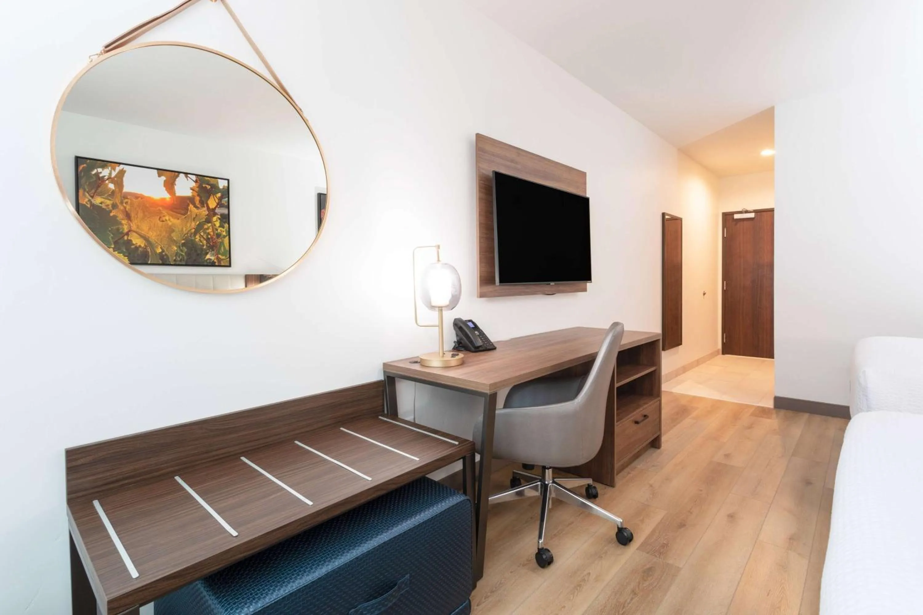 Photo of the whole room in La Quinta Inn & Suites by Wyndham Galt Lodi North