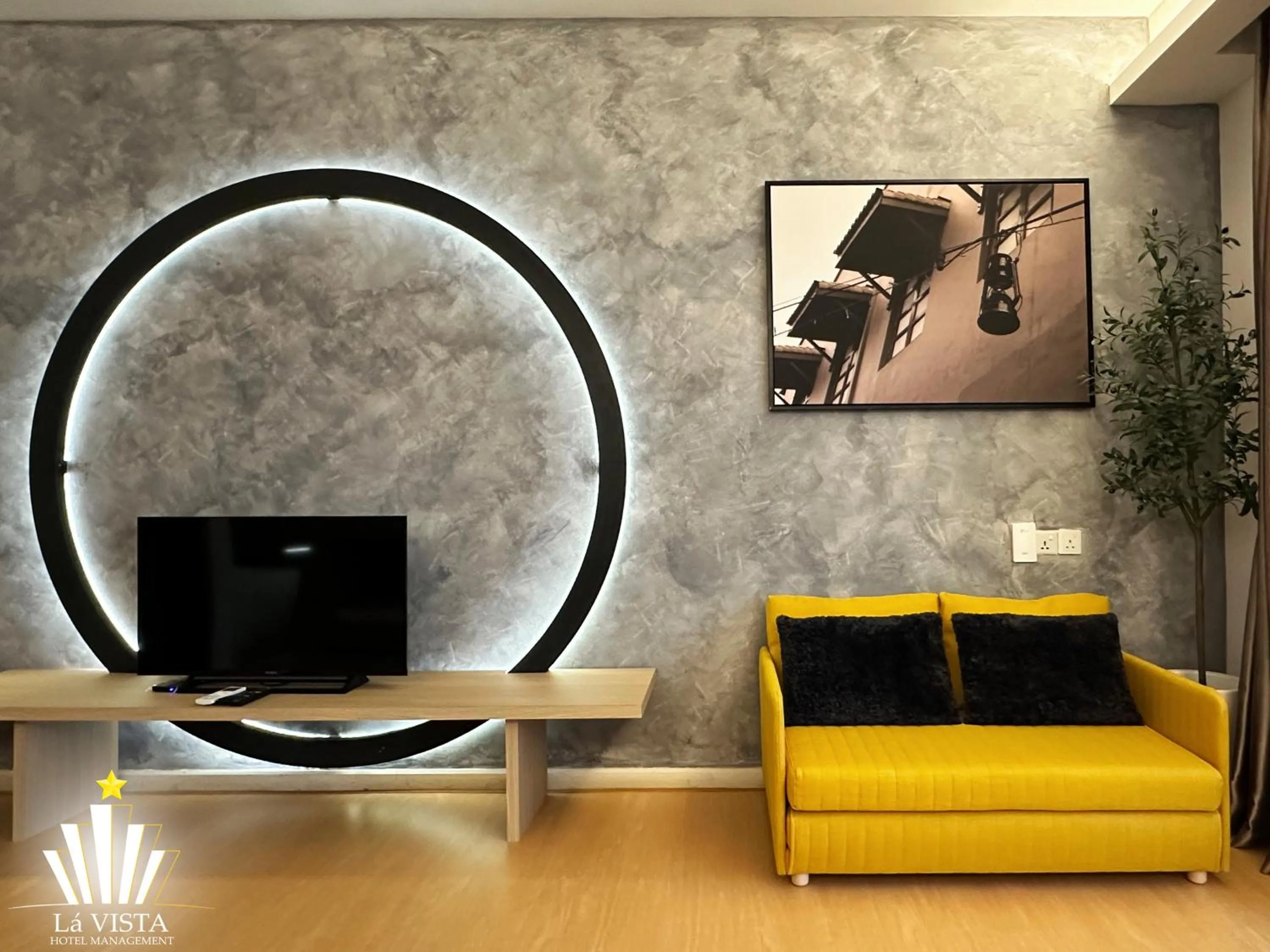 TV and multimedia in The Shore Hotel & Residences By Lá VISTA