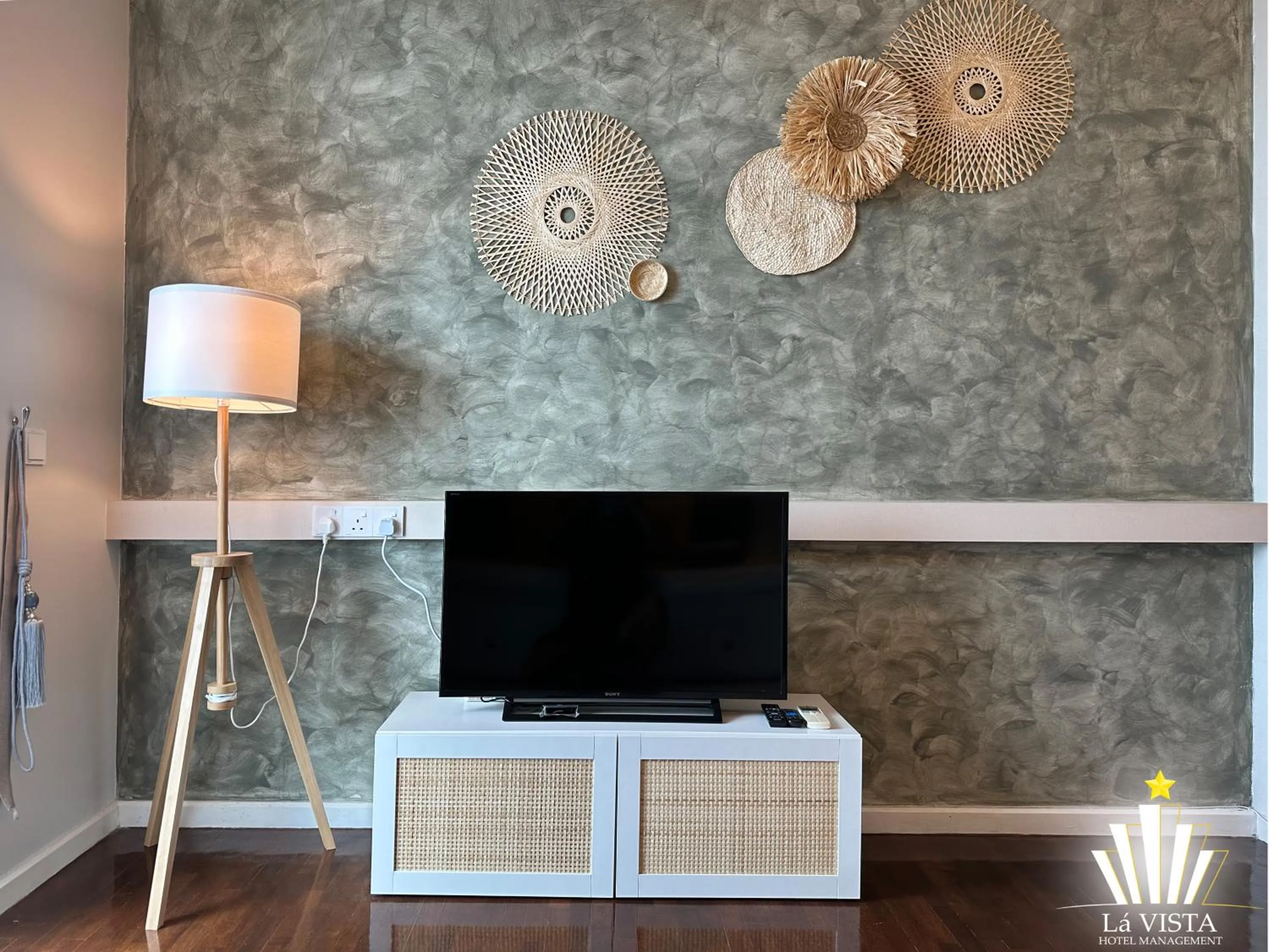 TV and multimedia in The Shore Hotel & Residences By Lá VISTA