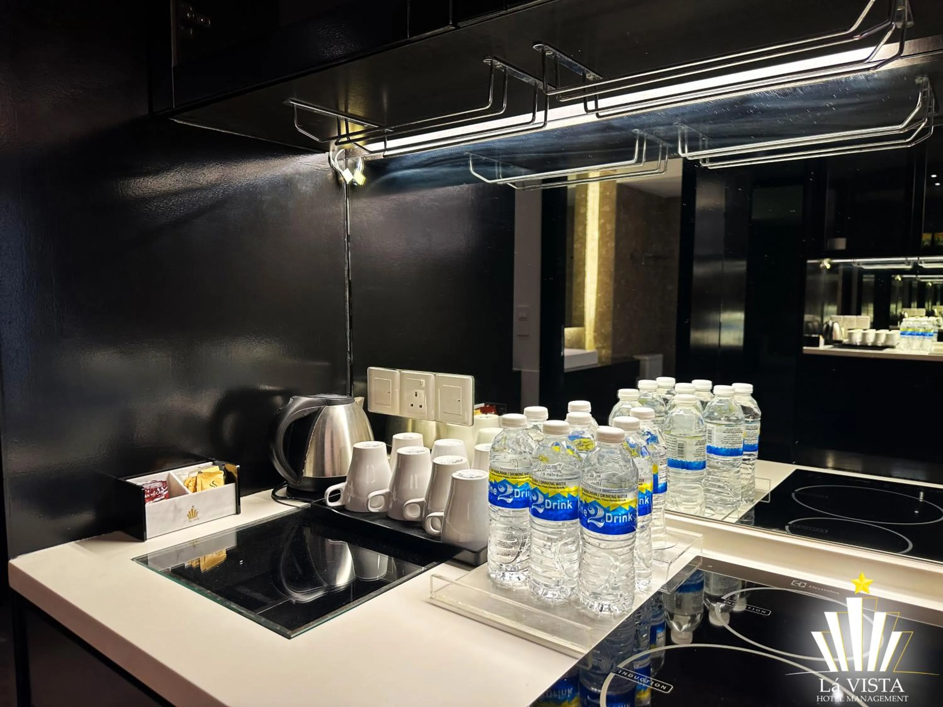 Coffee/tea facilities in The Shore Hotel & Residences By Lá VISTA