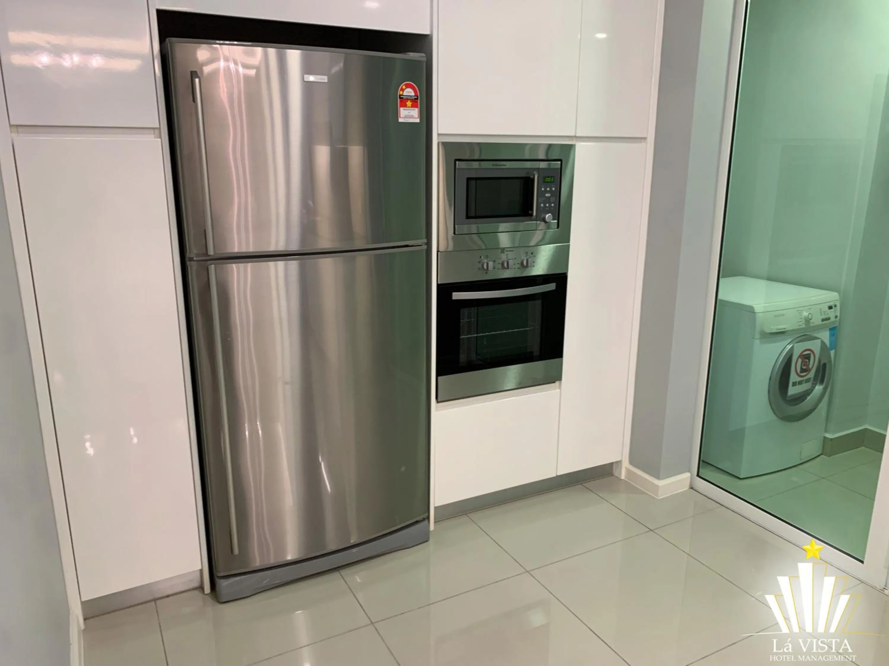 Kitchen or kitchenette in The Shore Hotel & Residences By Lá VISTA