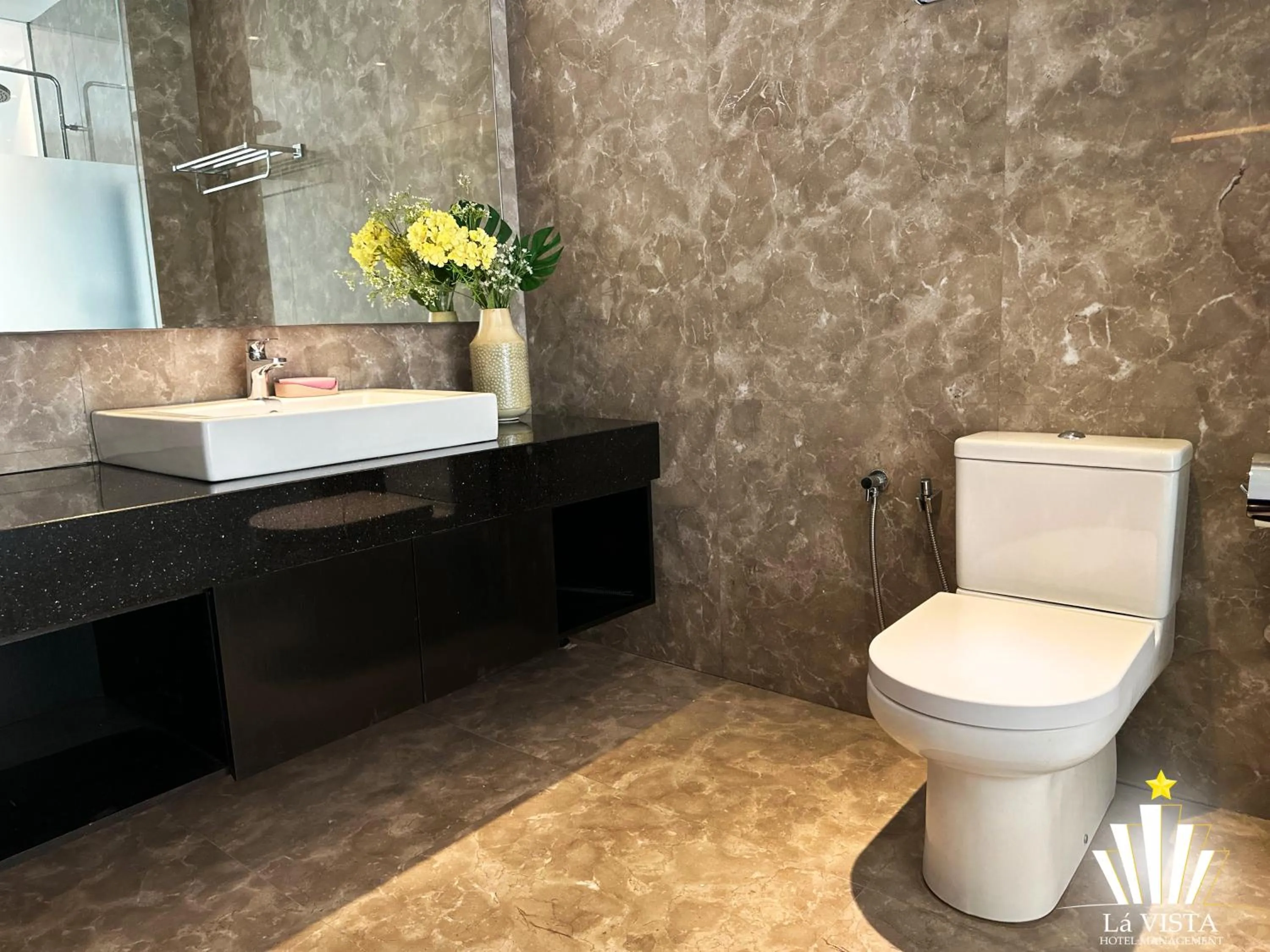Toilet in The Shore Hotel & Residences By Lá VISTA