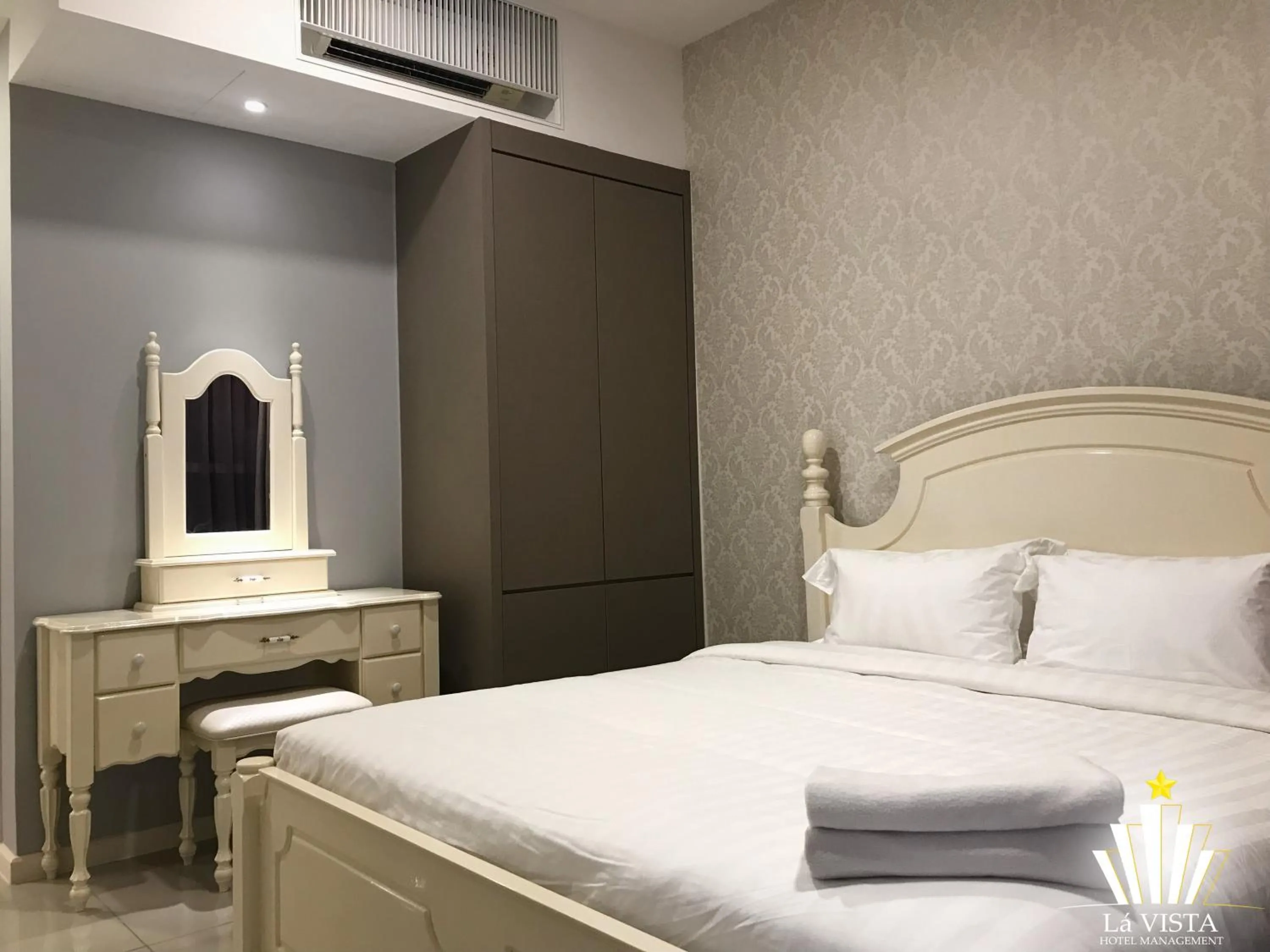 Bedroom, Bed in The Shore Hotel & Residences By Lá VISTA