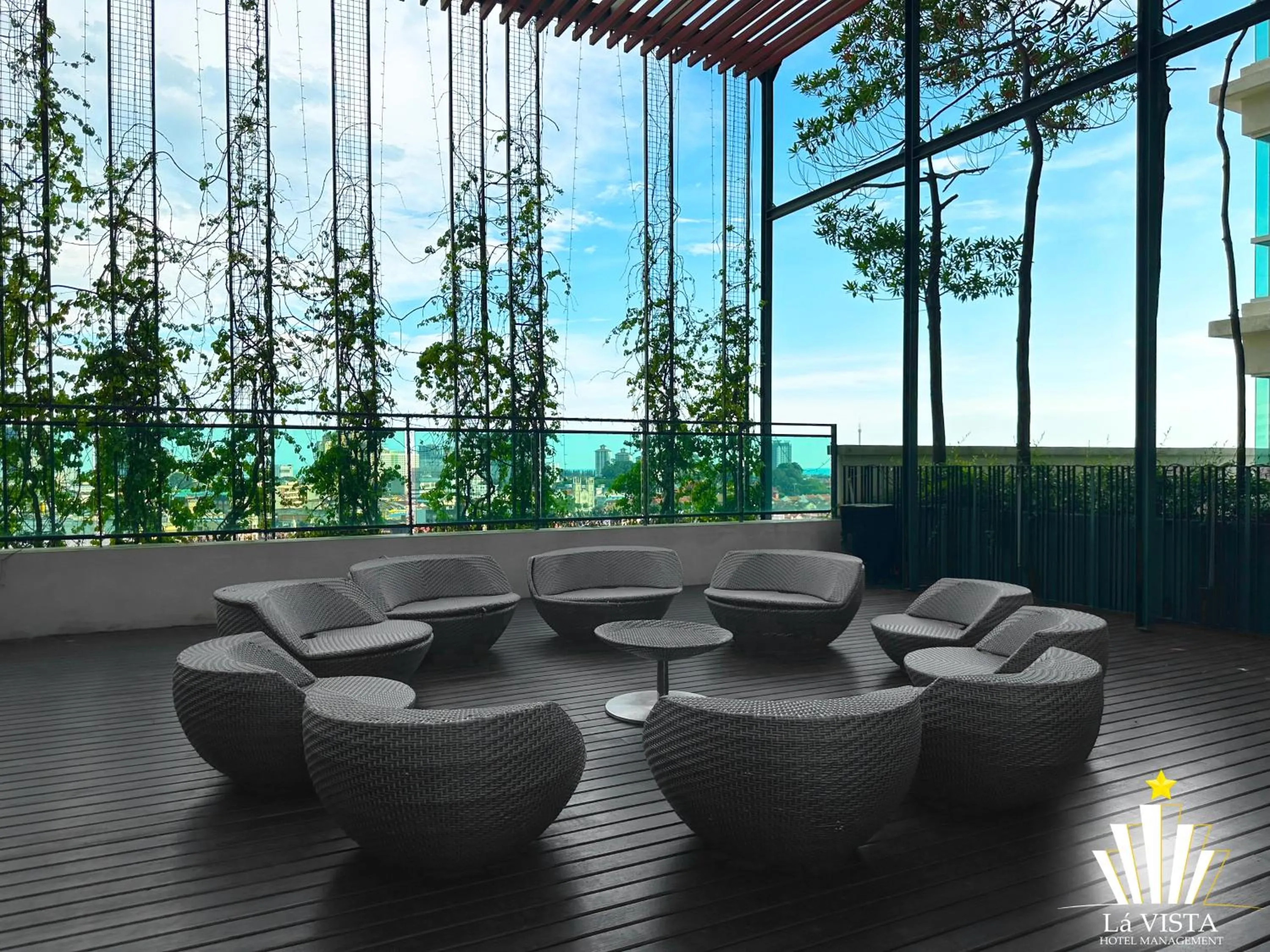 Day in The Shore Hotel & Residences By Lá VISTA