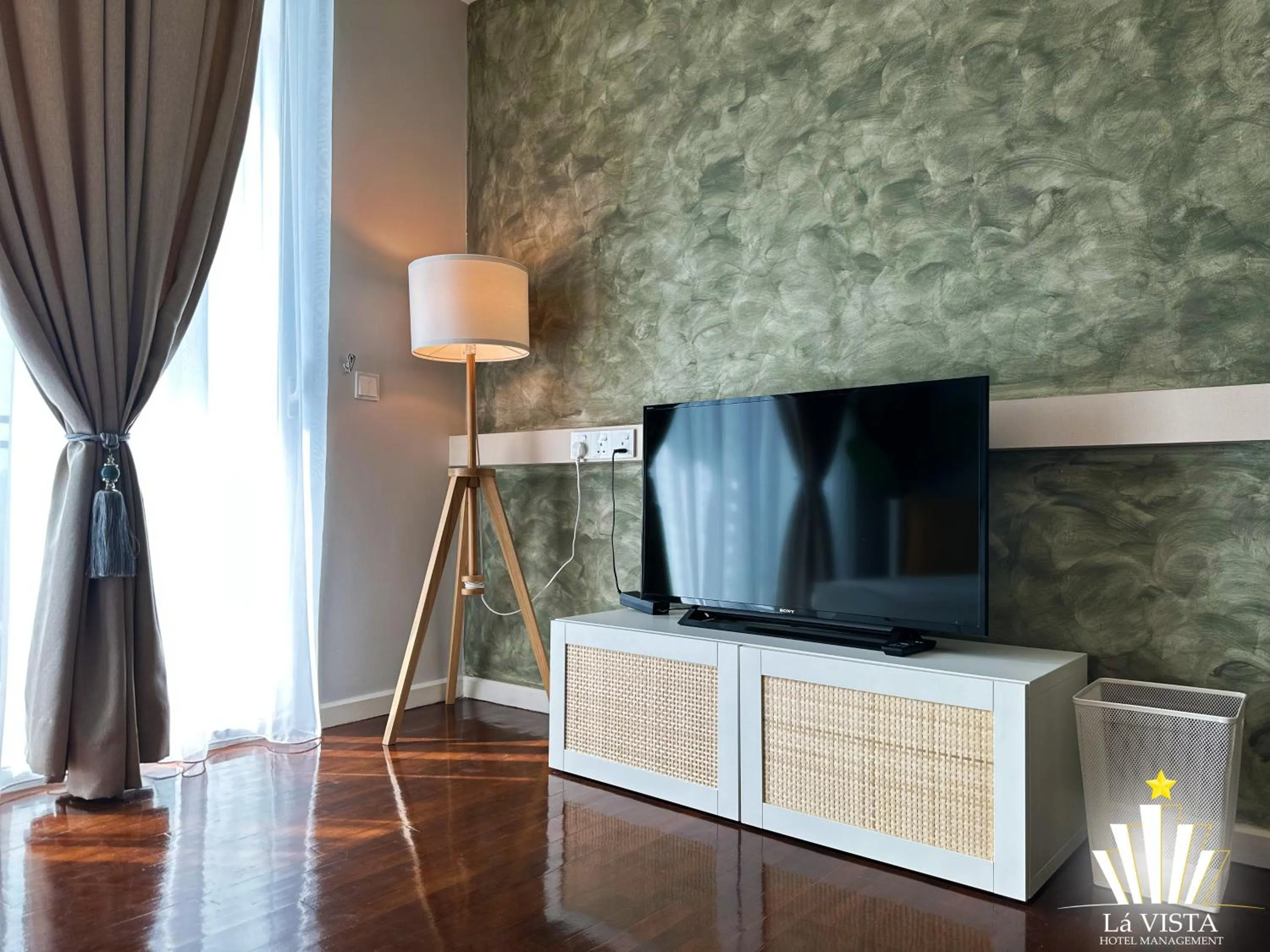 TV and multimedia in The Shore Hotel & Residences By Lá VISTA