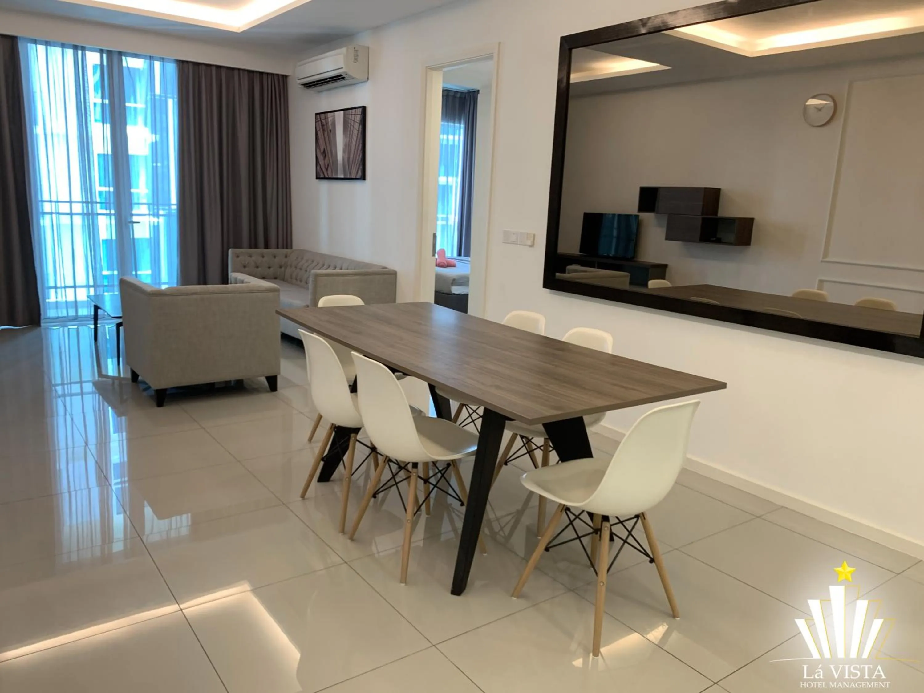 Dining area in The Shore Hotel & Residences By Lá VISTA
