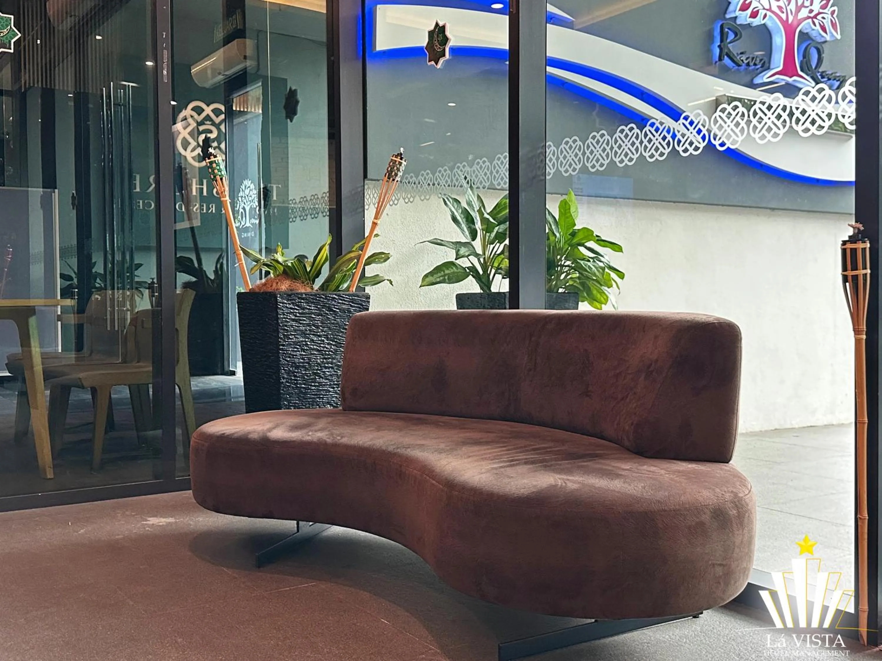 Seating area in The Shore Hotel & Residences By Lá VISTA