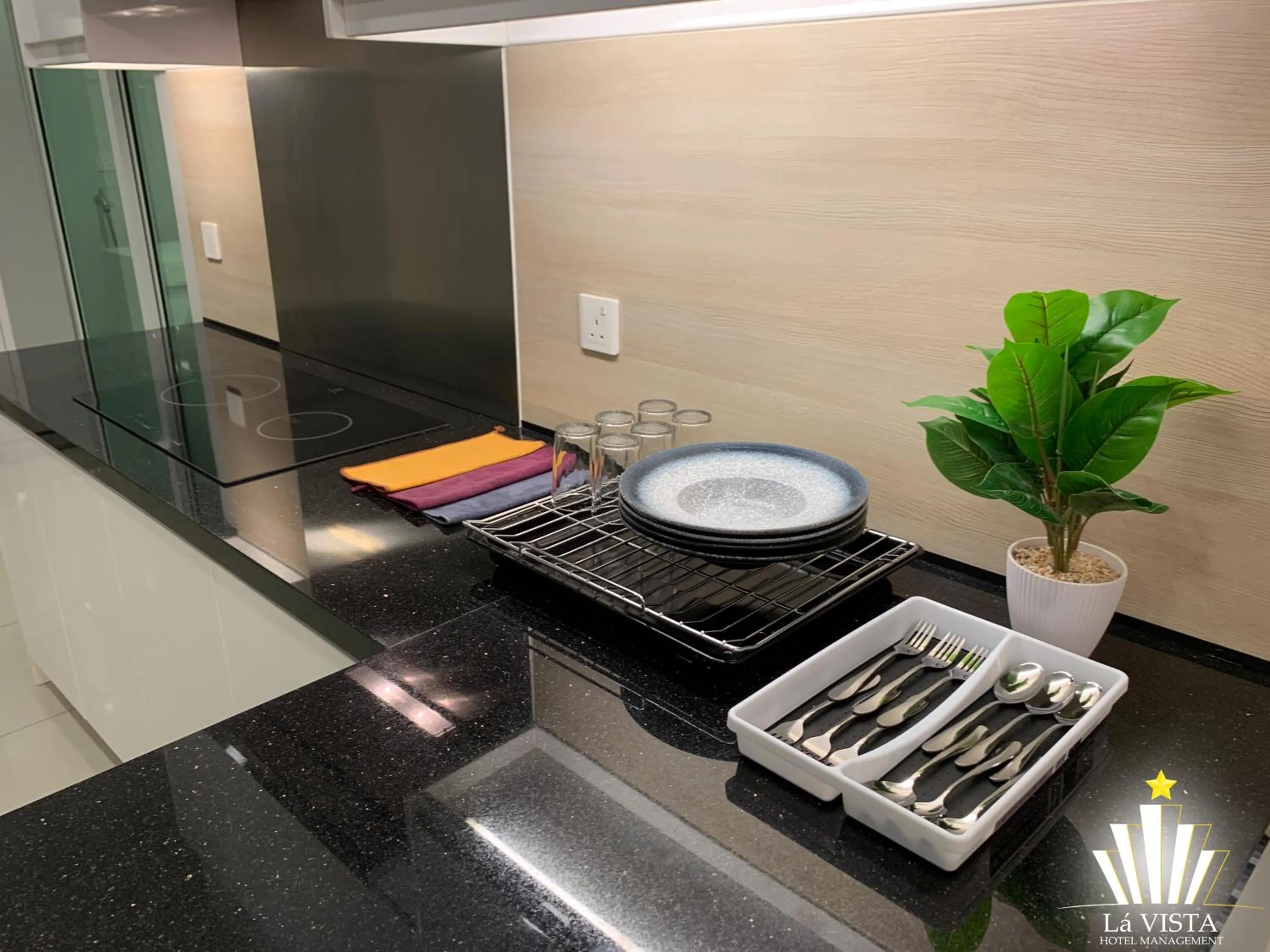 Kitchen or kitchenette in The Shore Hotel & Residences By Lá VISTA
