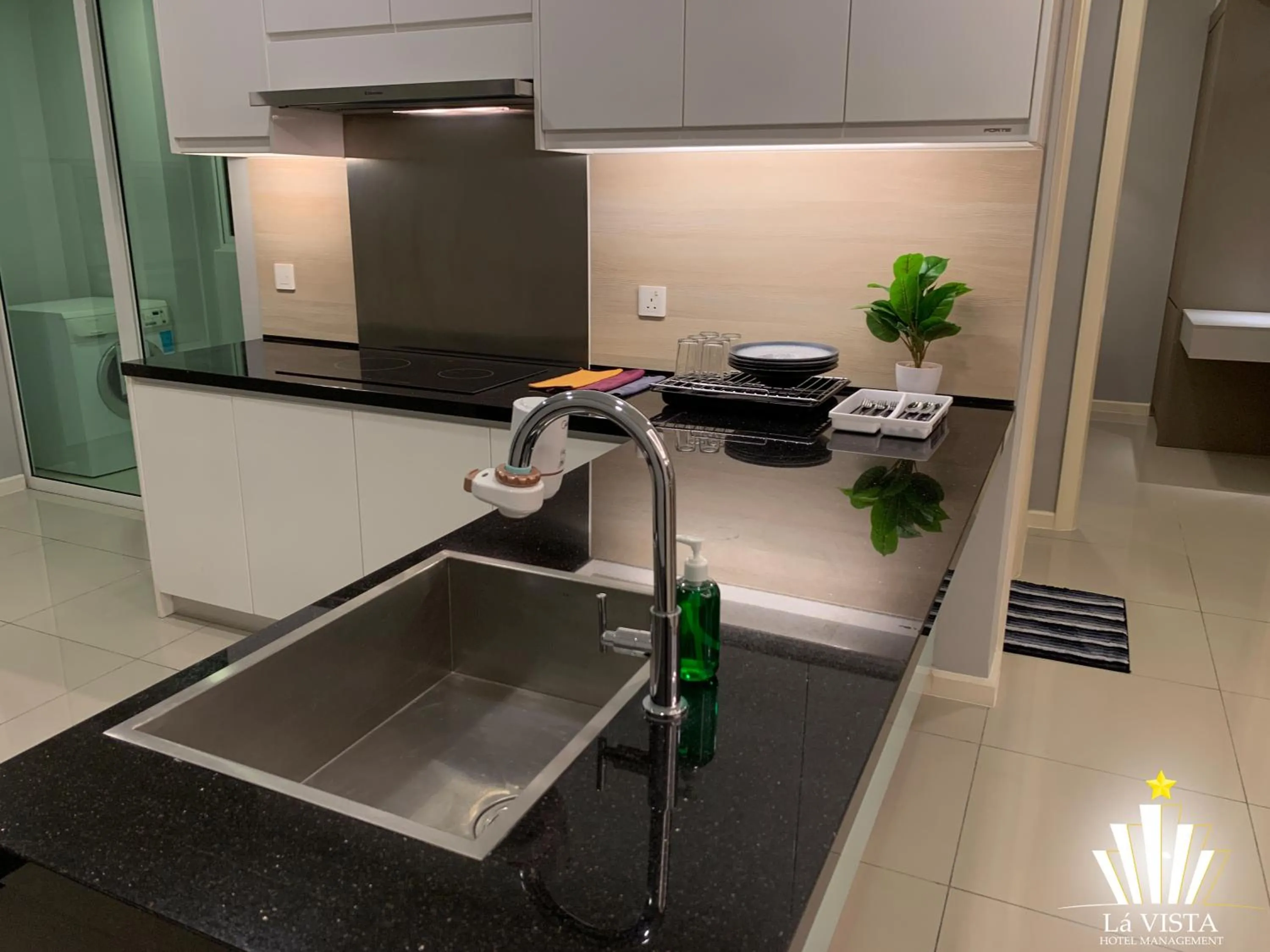 Kitchen or kitchenette in The Shore Hotel & Residences By Lá VISTA