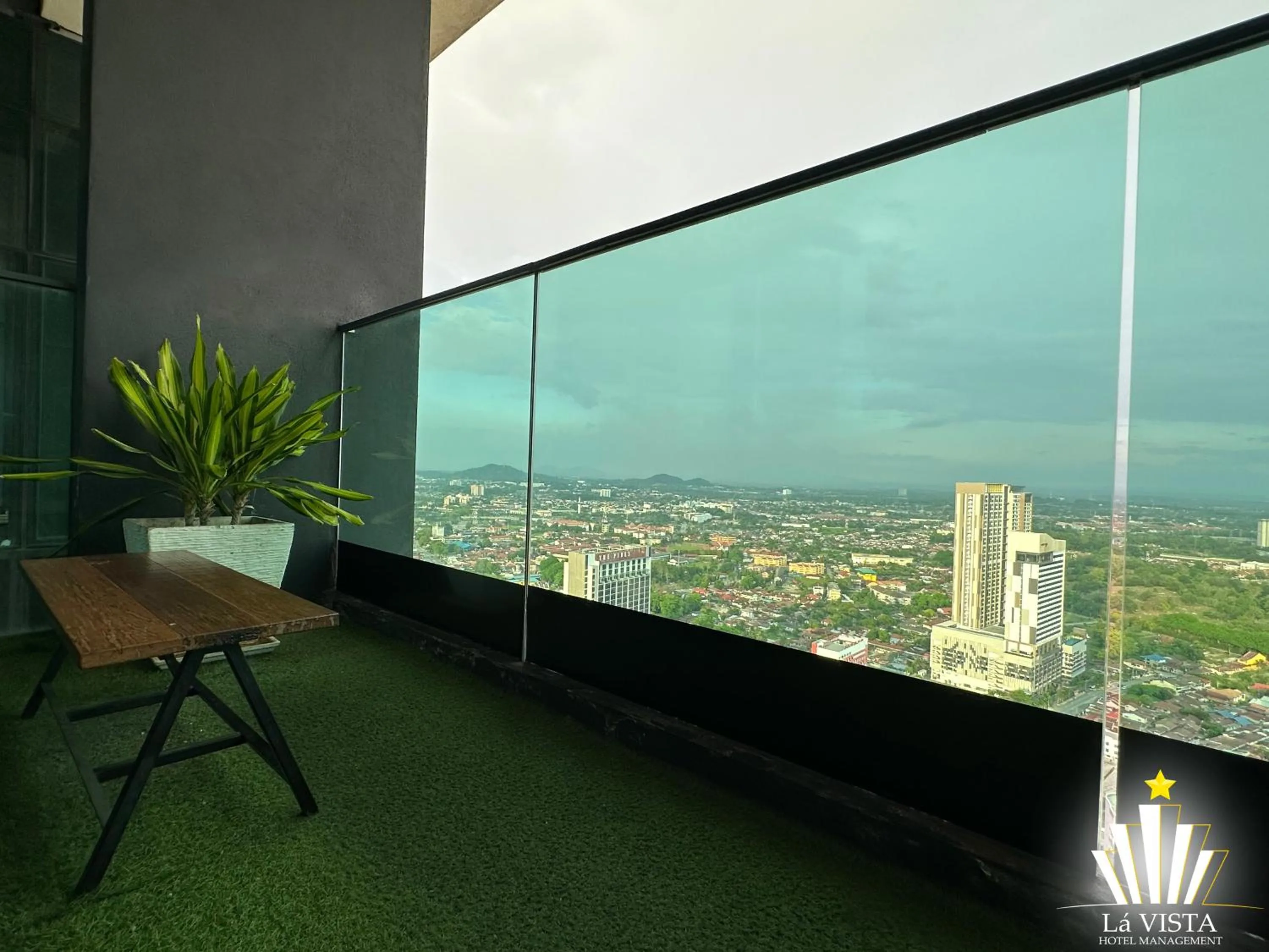 Bird's eye view in The Shore Hotel & Residences By Lá VISTA