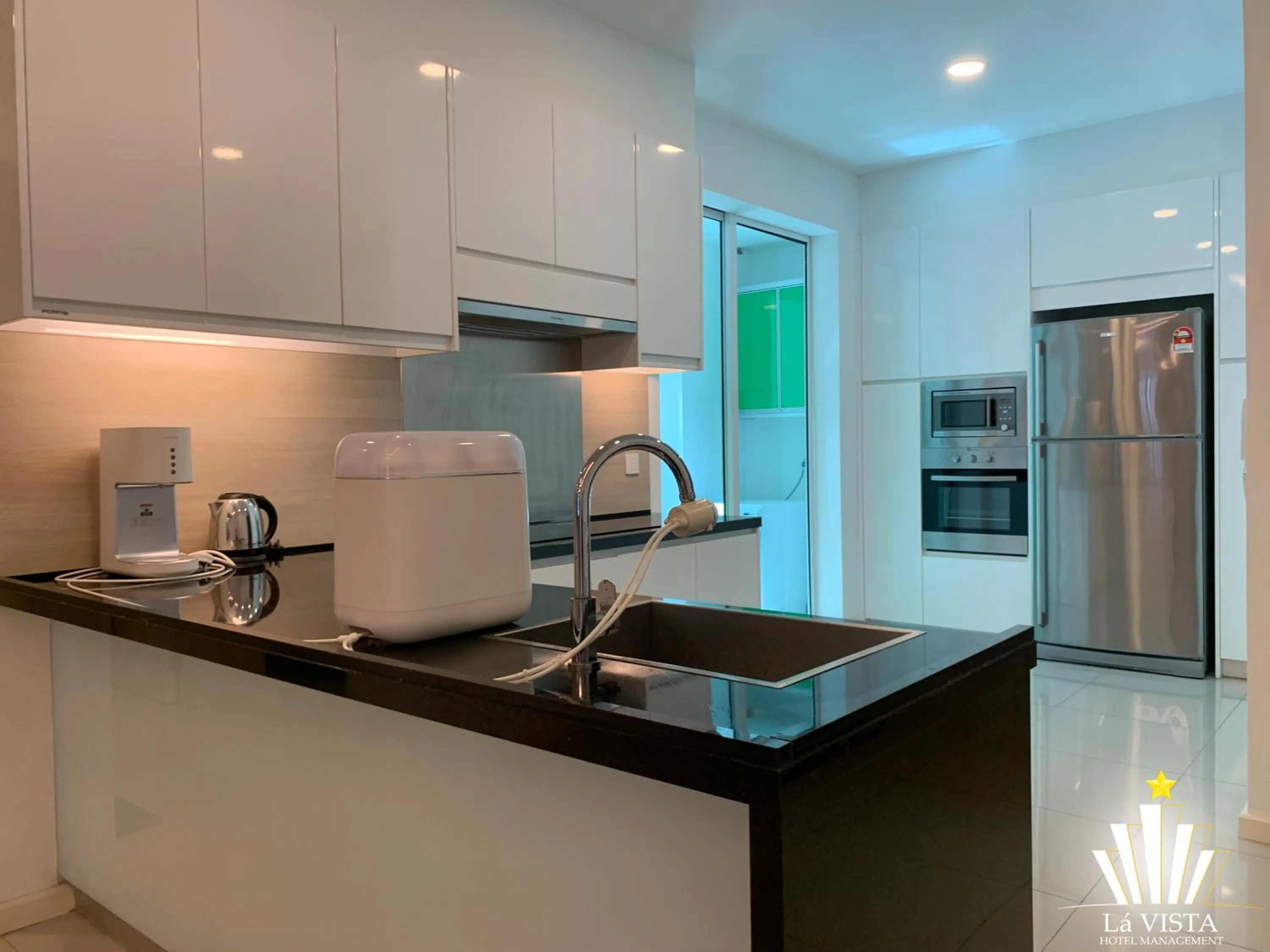 Kitchen or kitchenette in The Shore Hotel & Residences By Lá VISTA