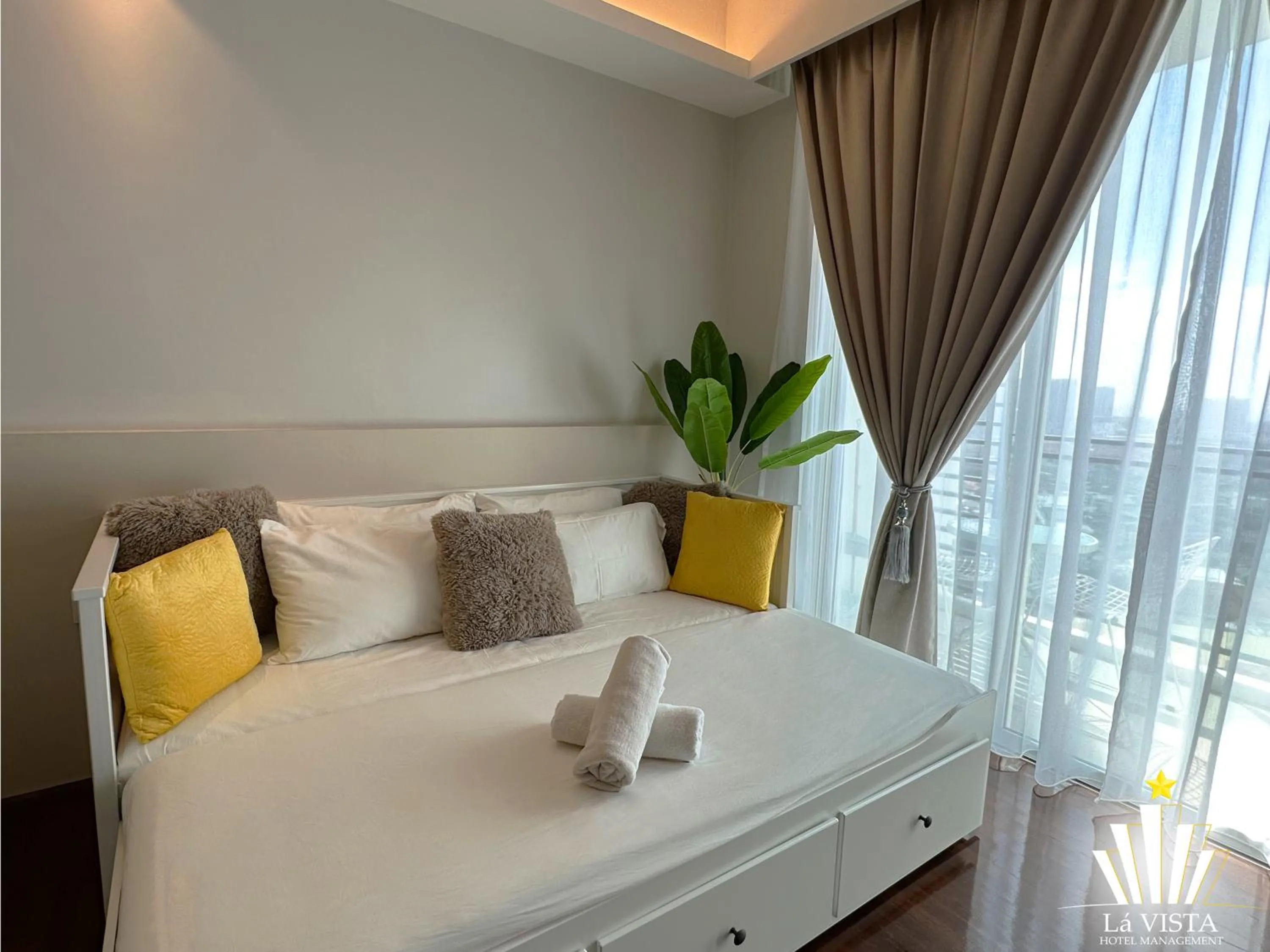 Bed in The Shore Hotel & Residences By Lá VISTA