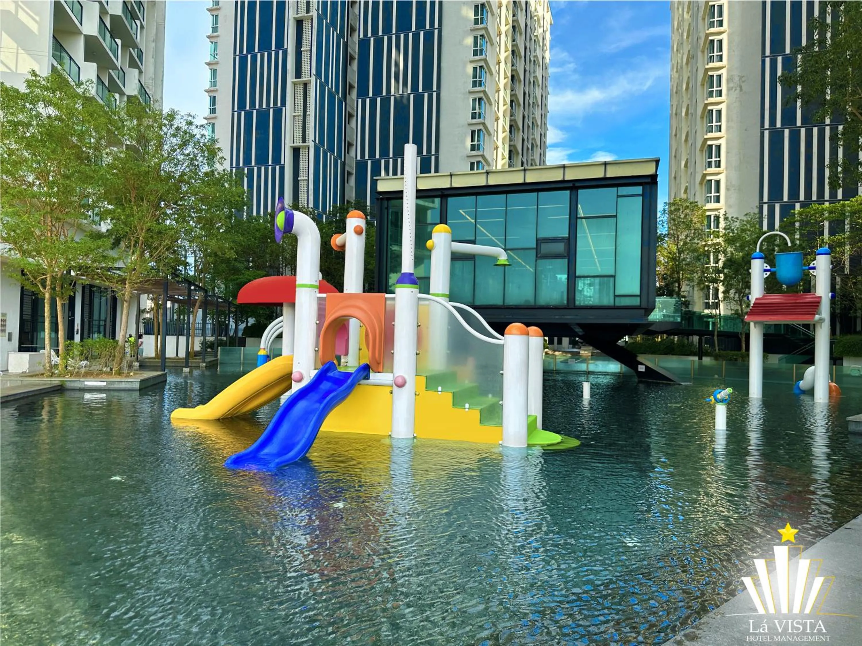Day in The Shore Hotel & Residences By Lá VISTA