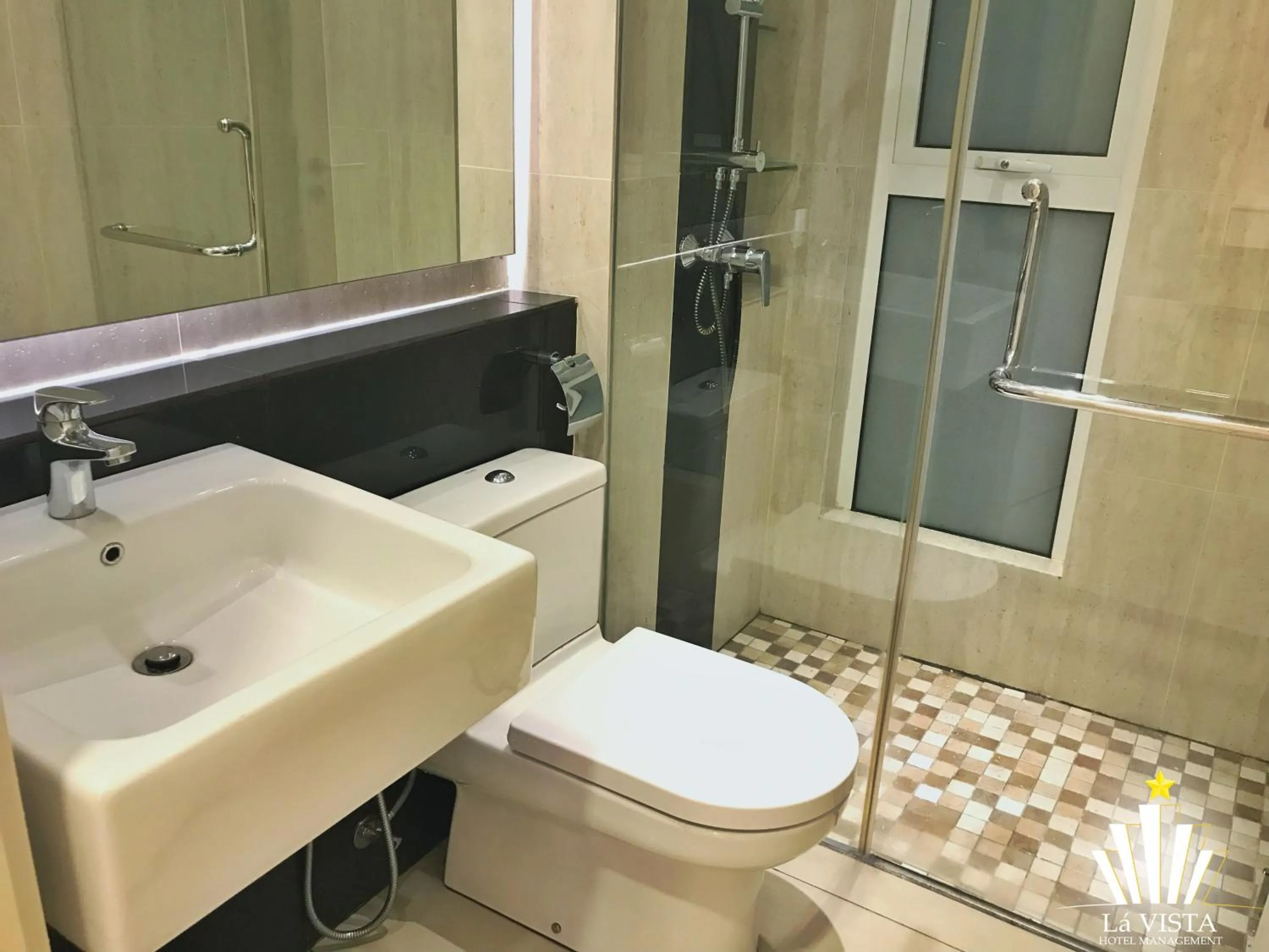 Toilet in The Shore Hotel & Residences By Lá VISTA