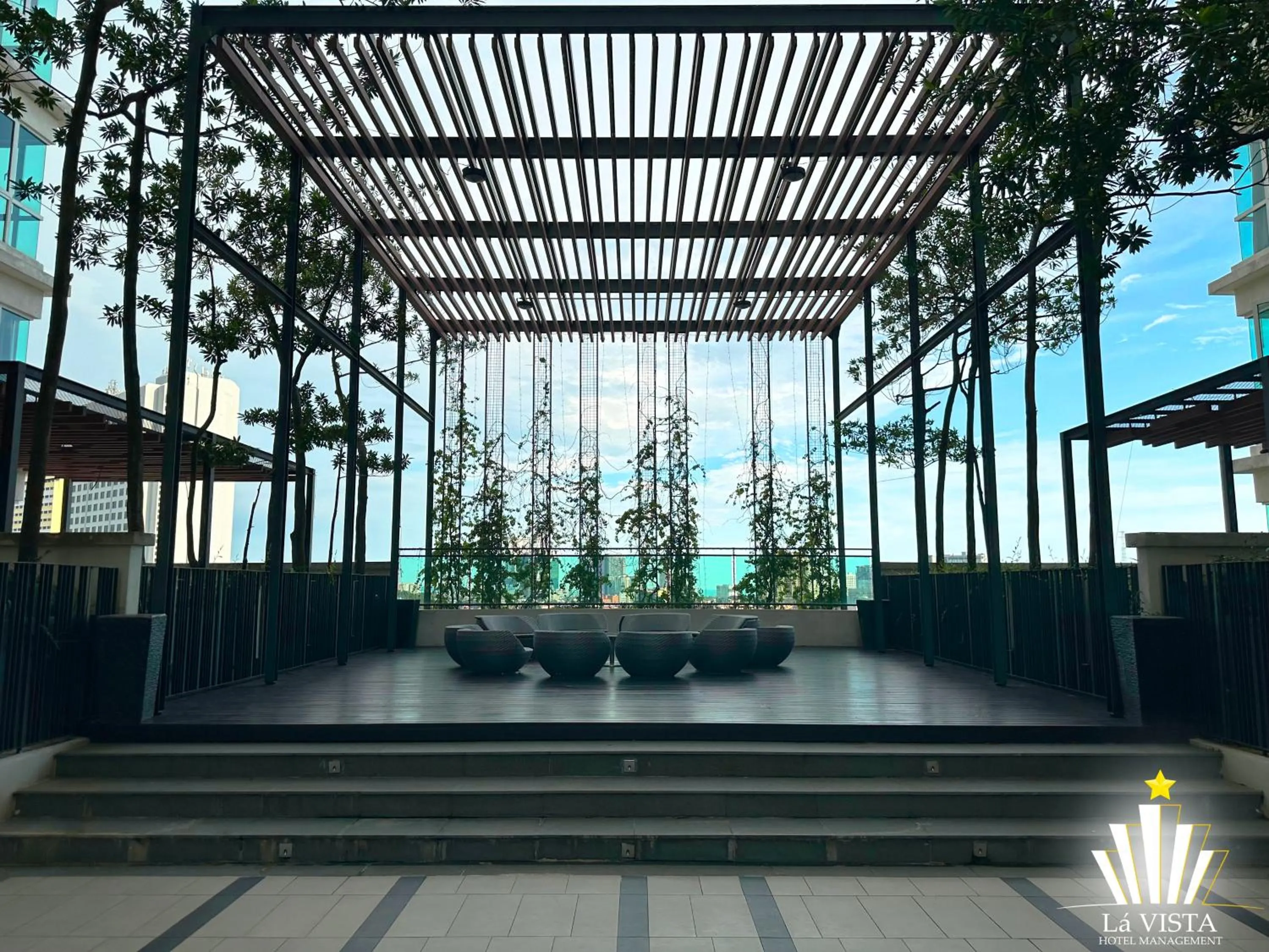 Garden in The Shore Hotel & Residences By Lá VISTA