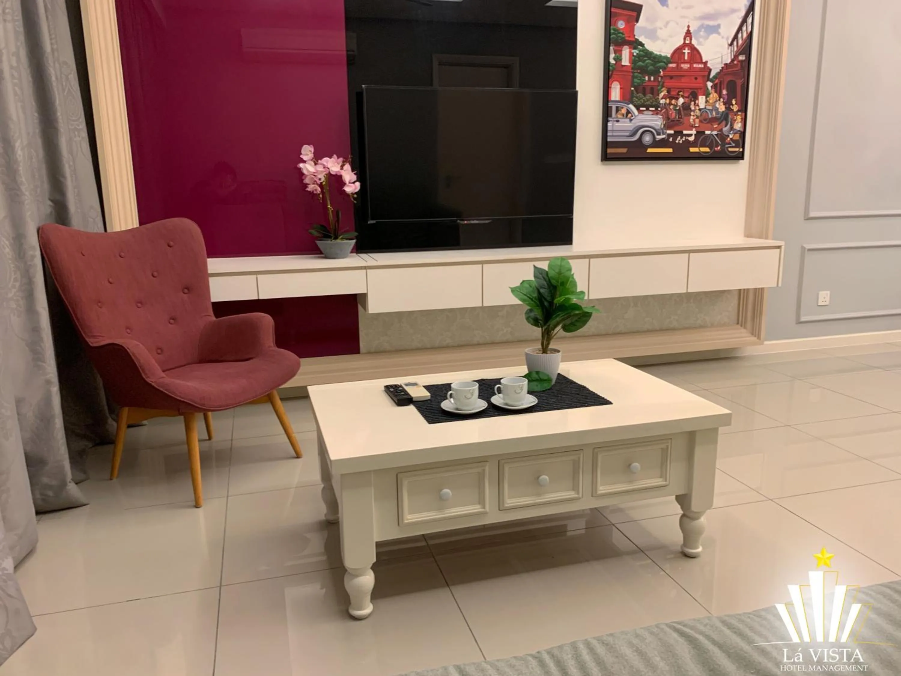TV and multimedia in The Shore Hotel & Residences By Lá VISTA