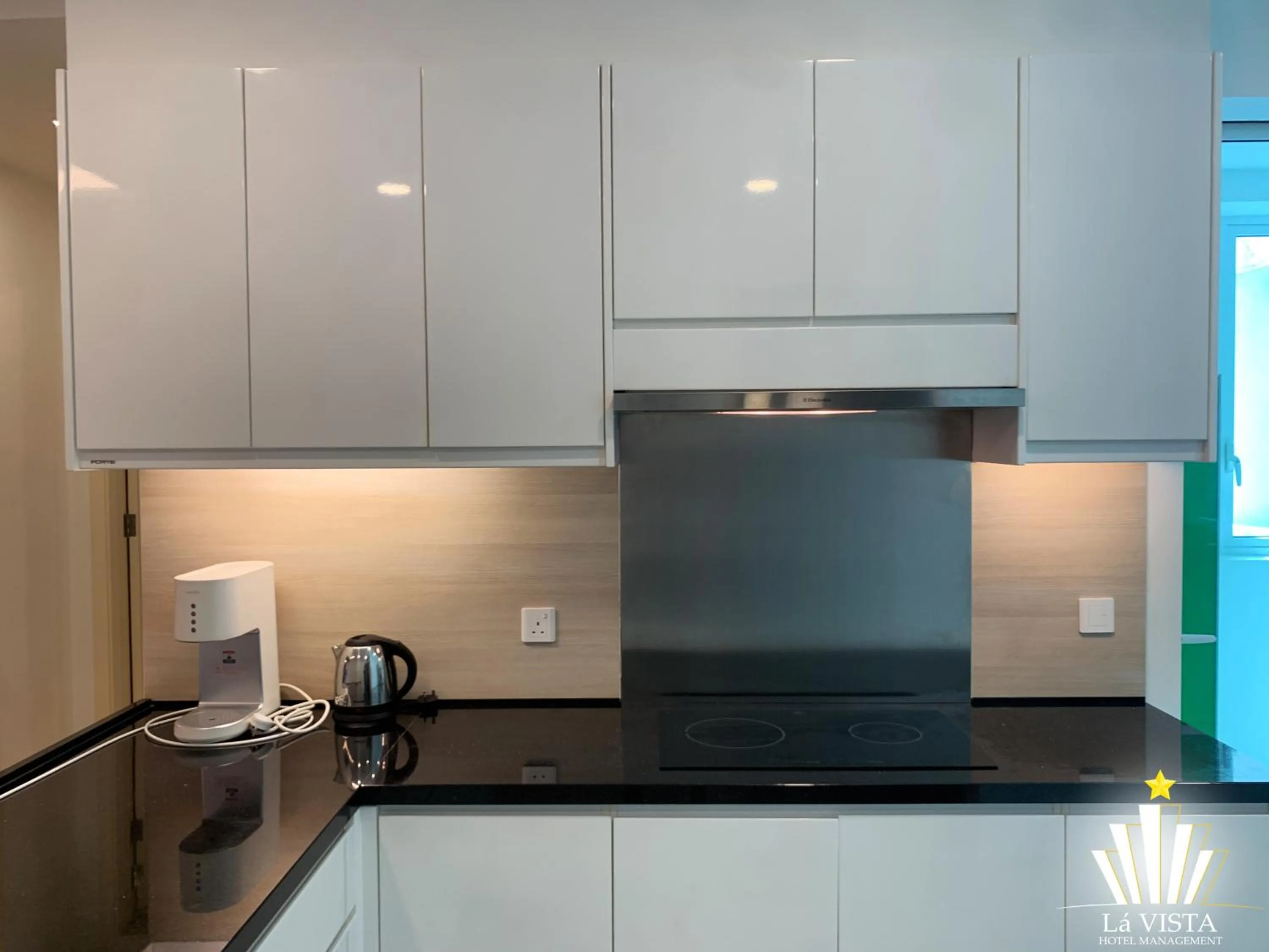 Kitchen or kitchenette in The Shore Hotel & Residences By Lá VISTA