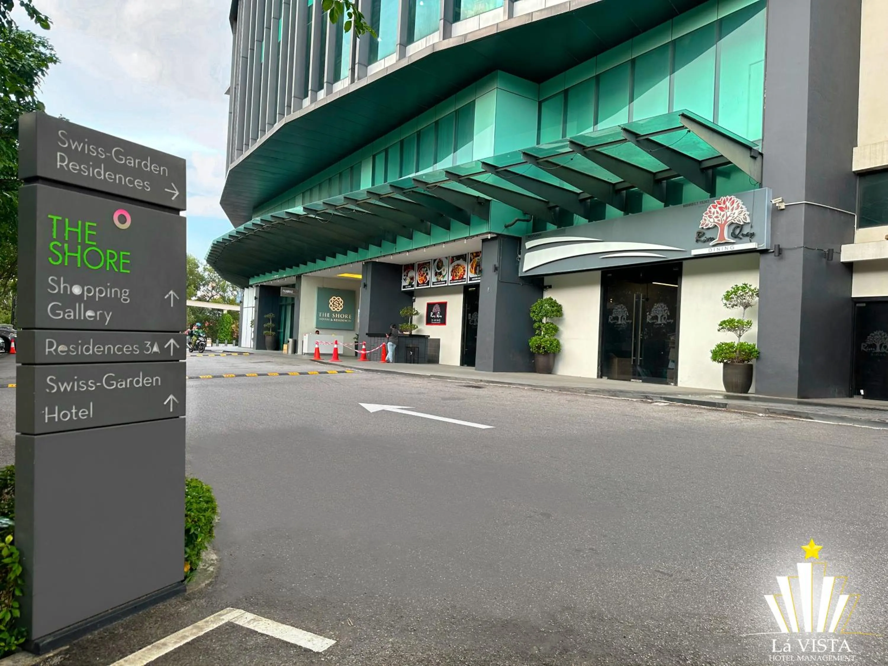 Facade/entrance in The Shore Hotel & Residences By Lá VISTA