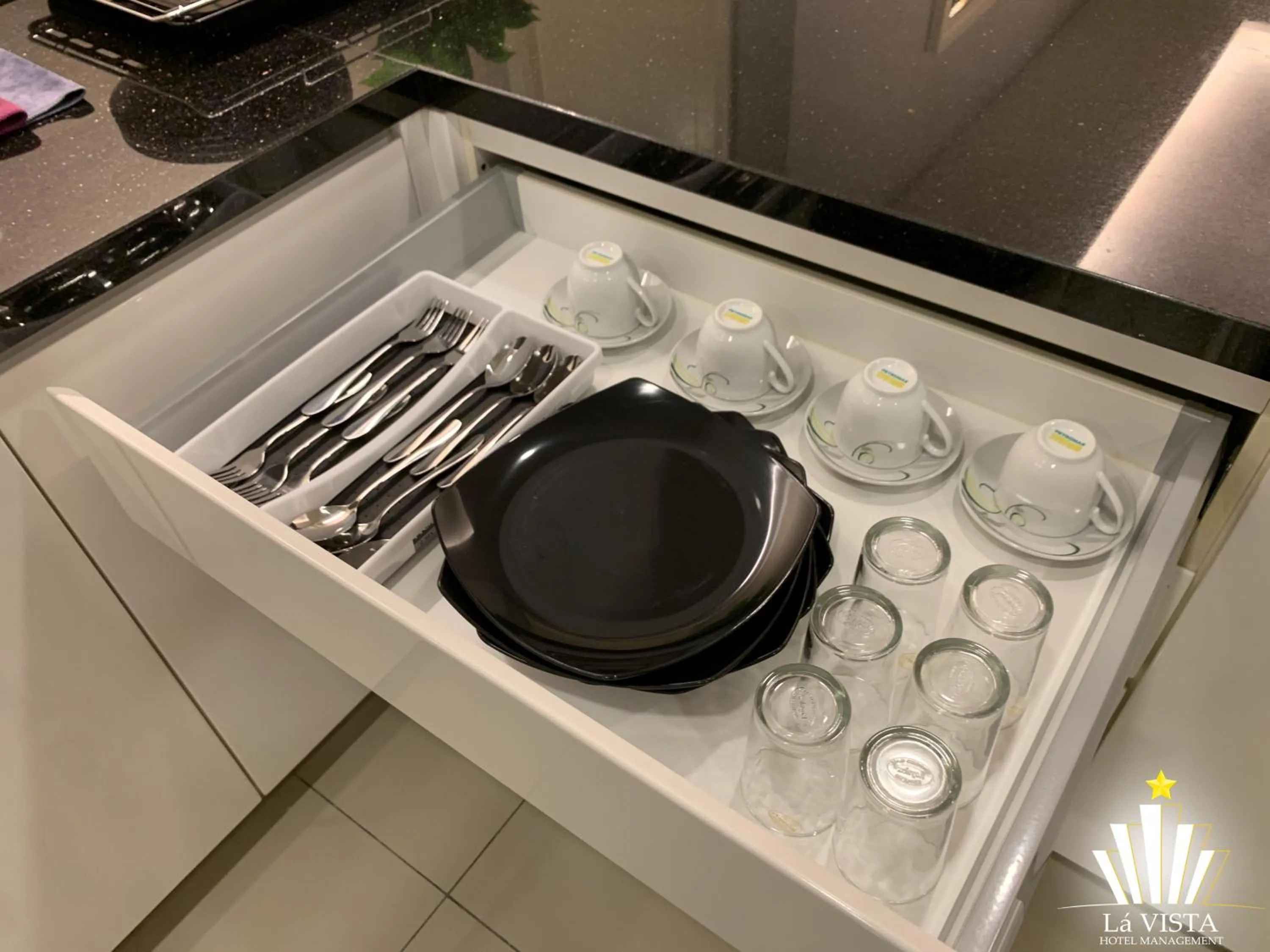 Kitchen or kitchenette in The Shore Hotel & Residences By Lá VISTA