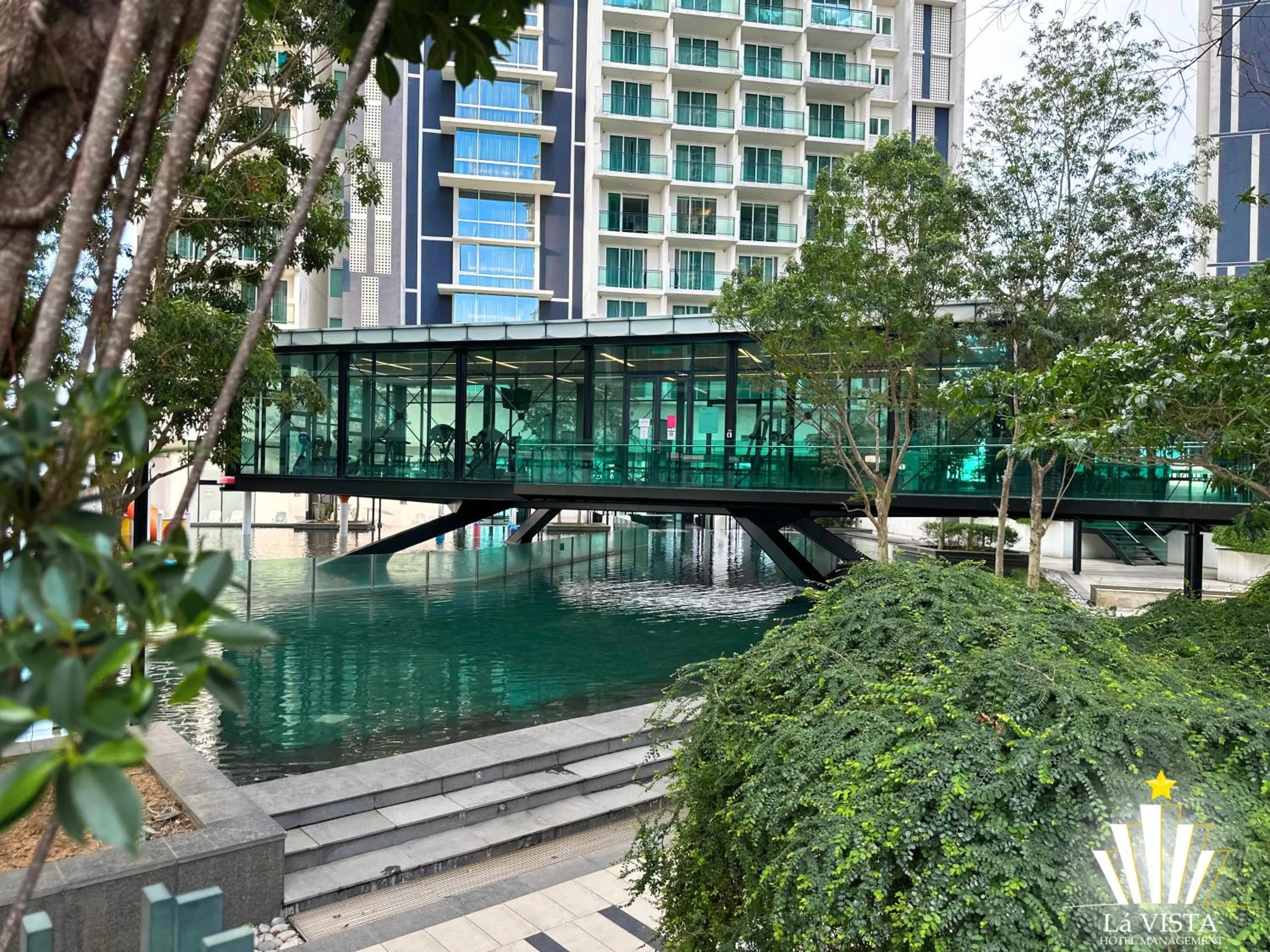 Day in The Shore Hotel & Residences By Lá VISTA