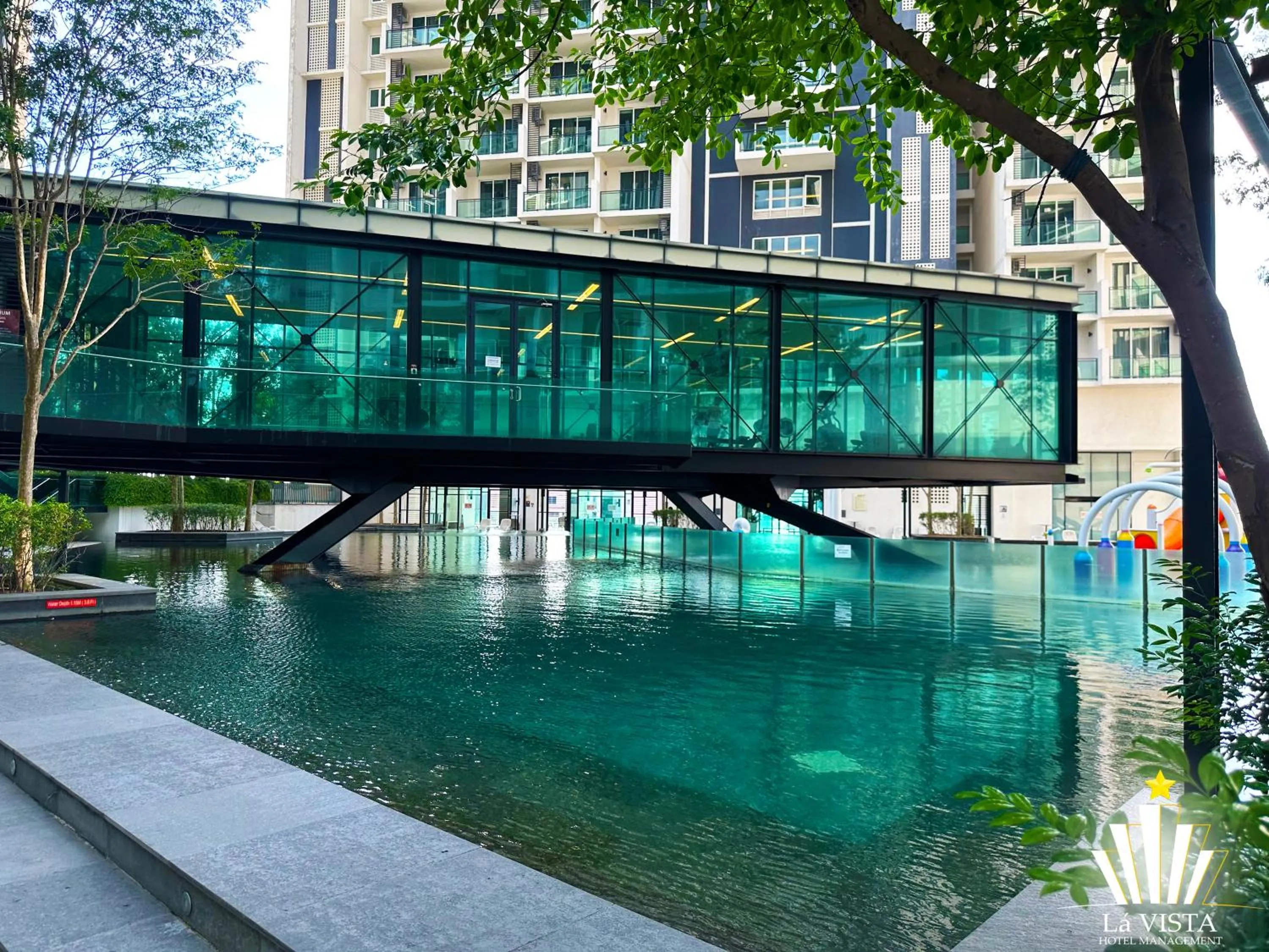 Day in The Shore Hotel & Residences By Lá VISTA