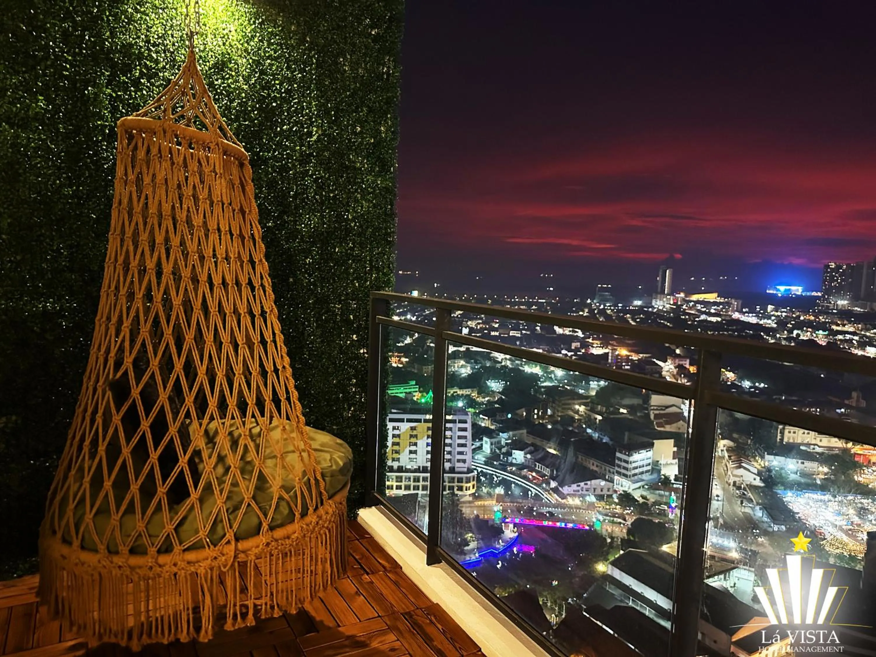Night in The Shore Hotel & Residences By Lá VISTA