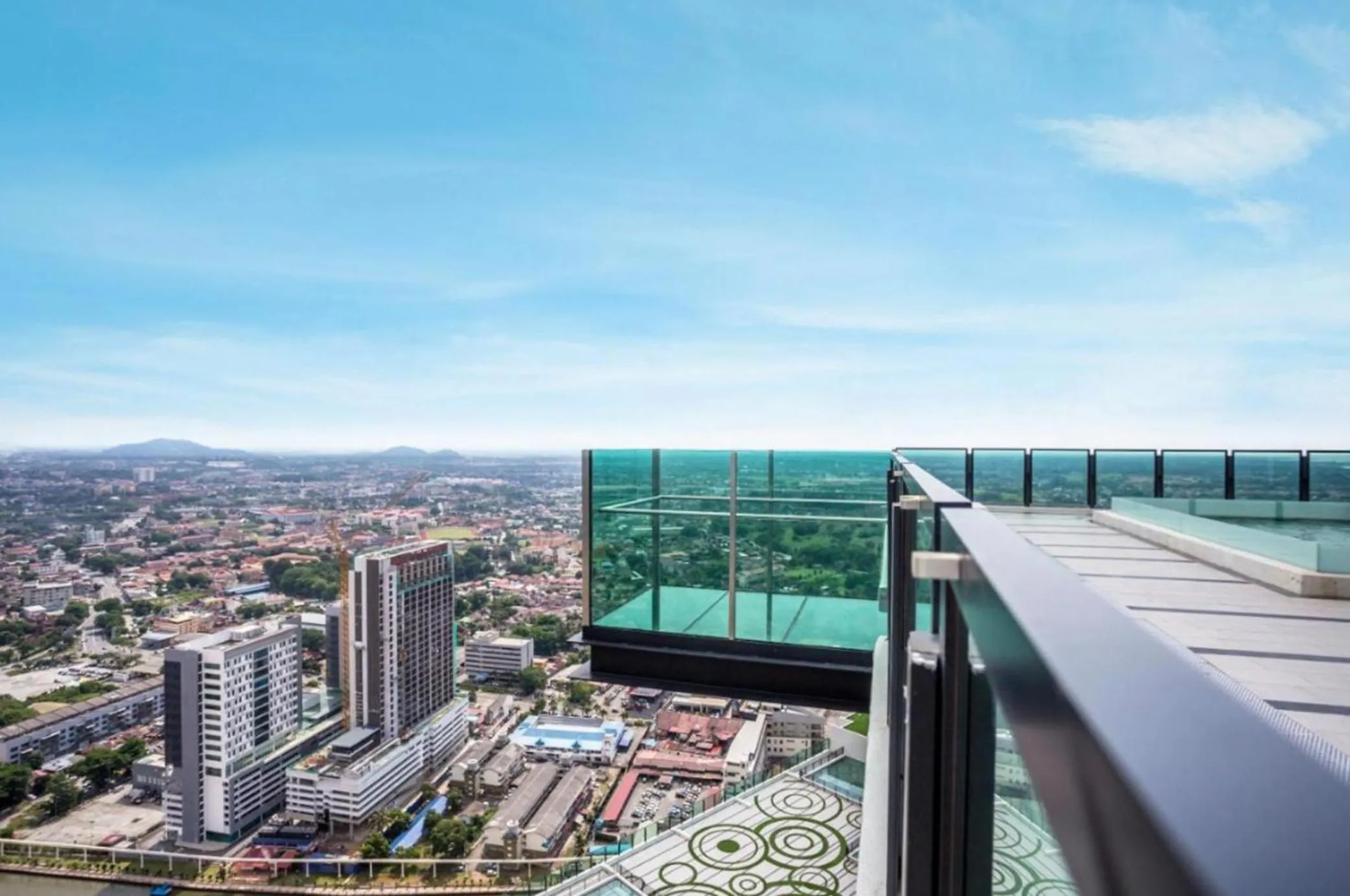 Property building in The Shore Hotel & Residences By Lá VISTA