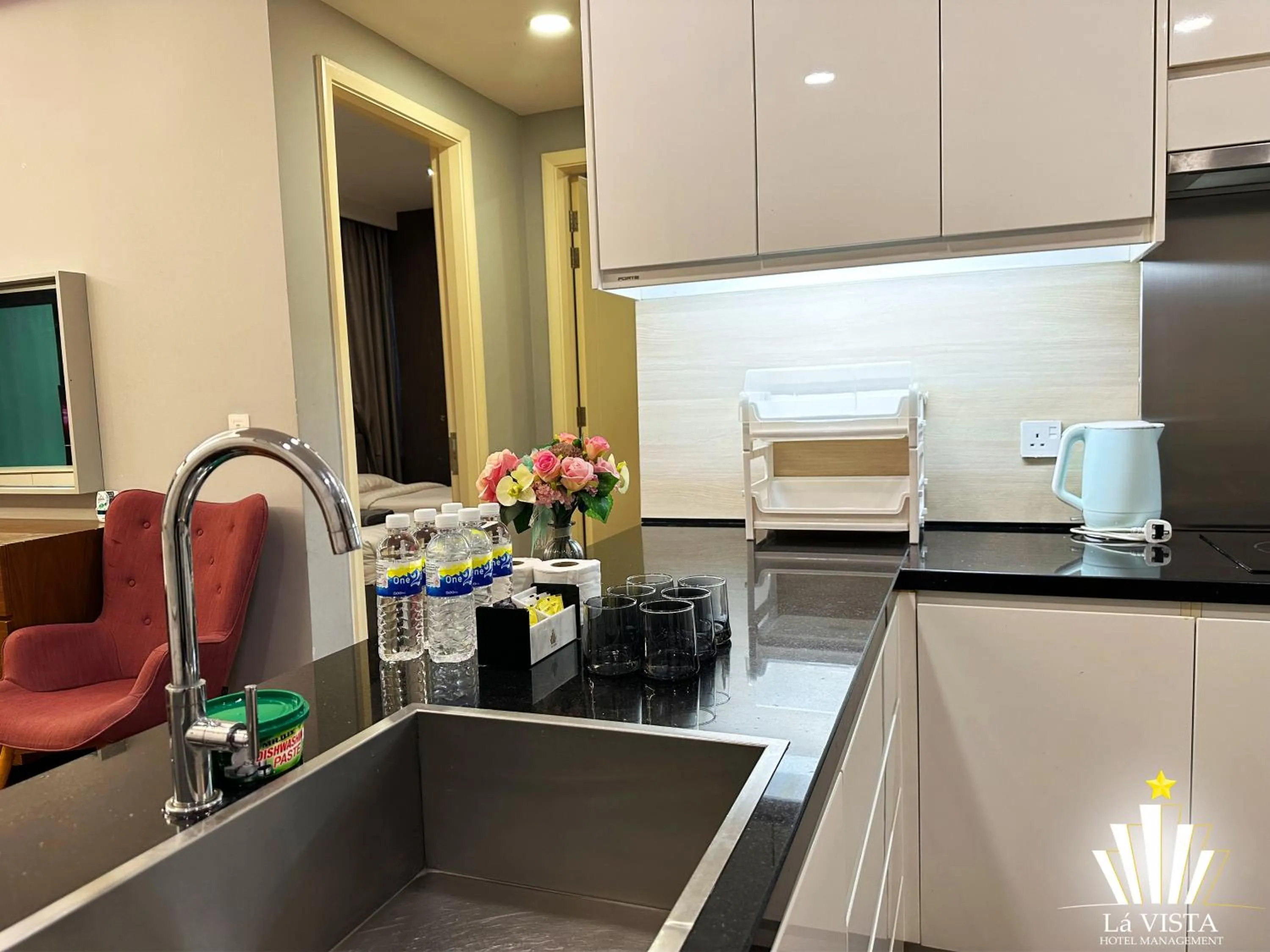 Kitchen or kitchenette in The Shore Hotel & Residences By Lá VISTA
